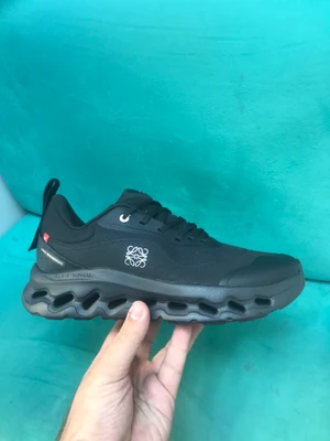 کتونی آن رانینگ(کیوسی) لوئوه سایز 41 تا 45 تمام مشکی ON RUNNING LOEWE