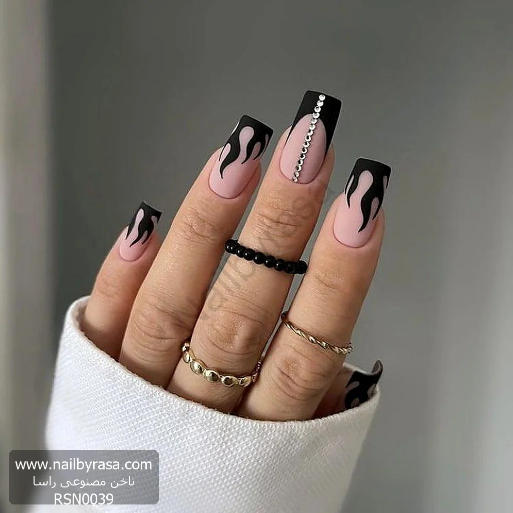 ناخن مصنوعی طرح شعله آتش مشکی و نگین‌دار مات مربعی بلند راسا - RSN0039