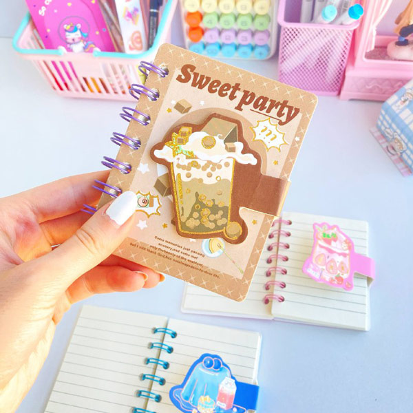 دفترچه سیمی 70 برگ طرح SWEET PARTY (کپی)