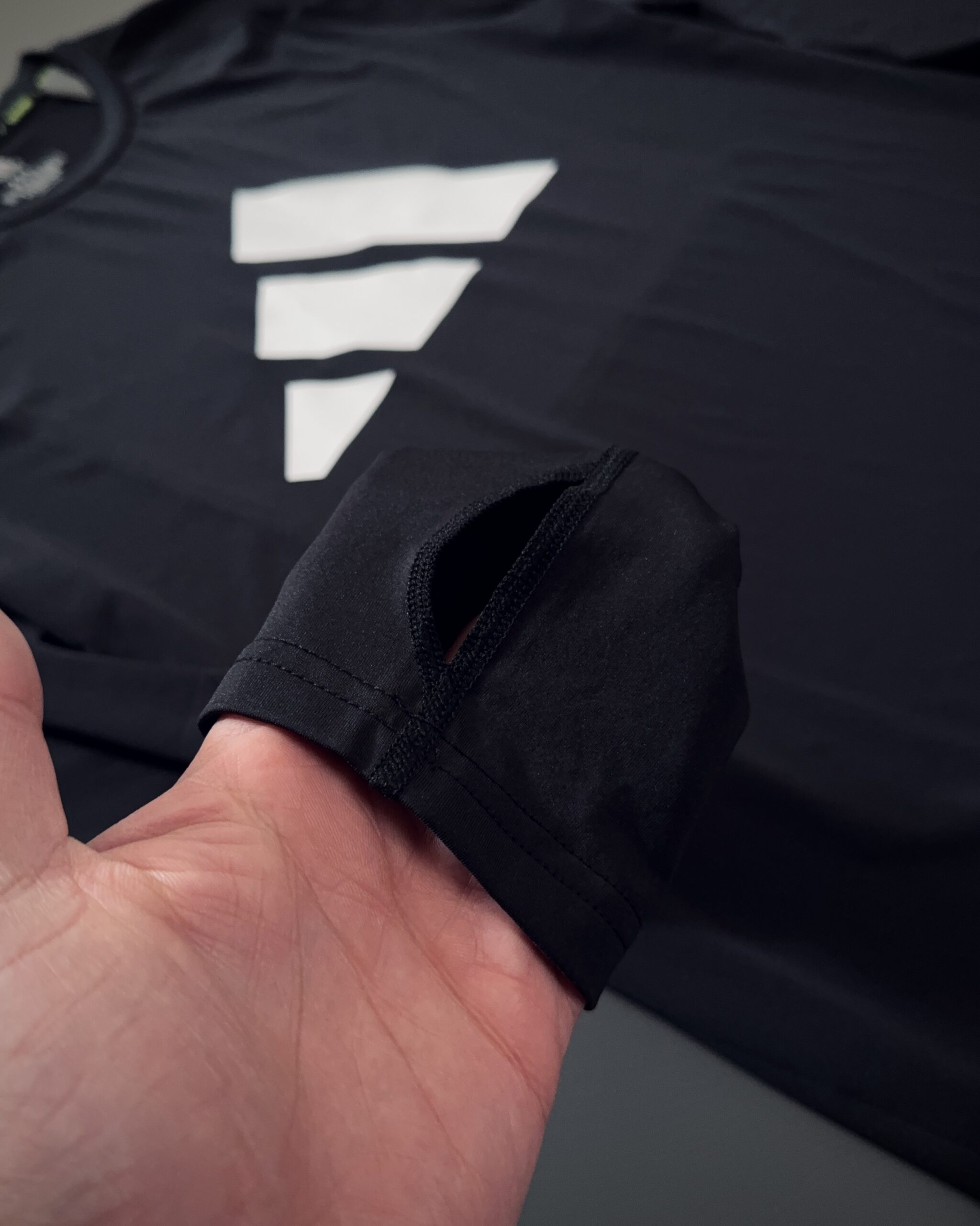 بلوز فینگردار آدیداس - xl