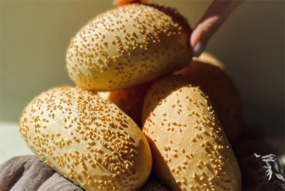 ساندویچی لقمه کنجدی