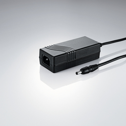 شارژر لایکا مدل GEV242 مناسب باطری صحرایی و گیرنده های GNSS
