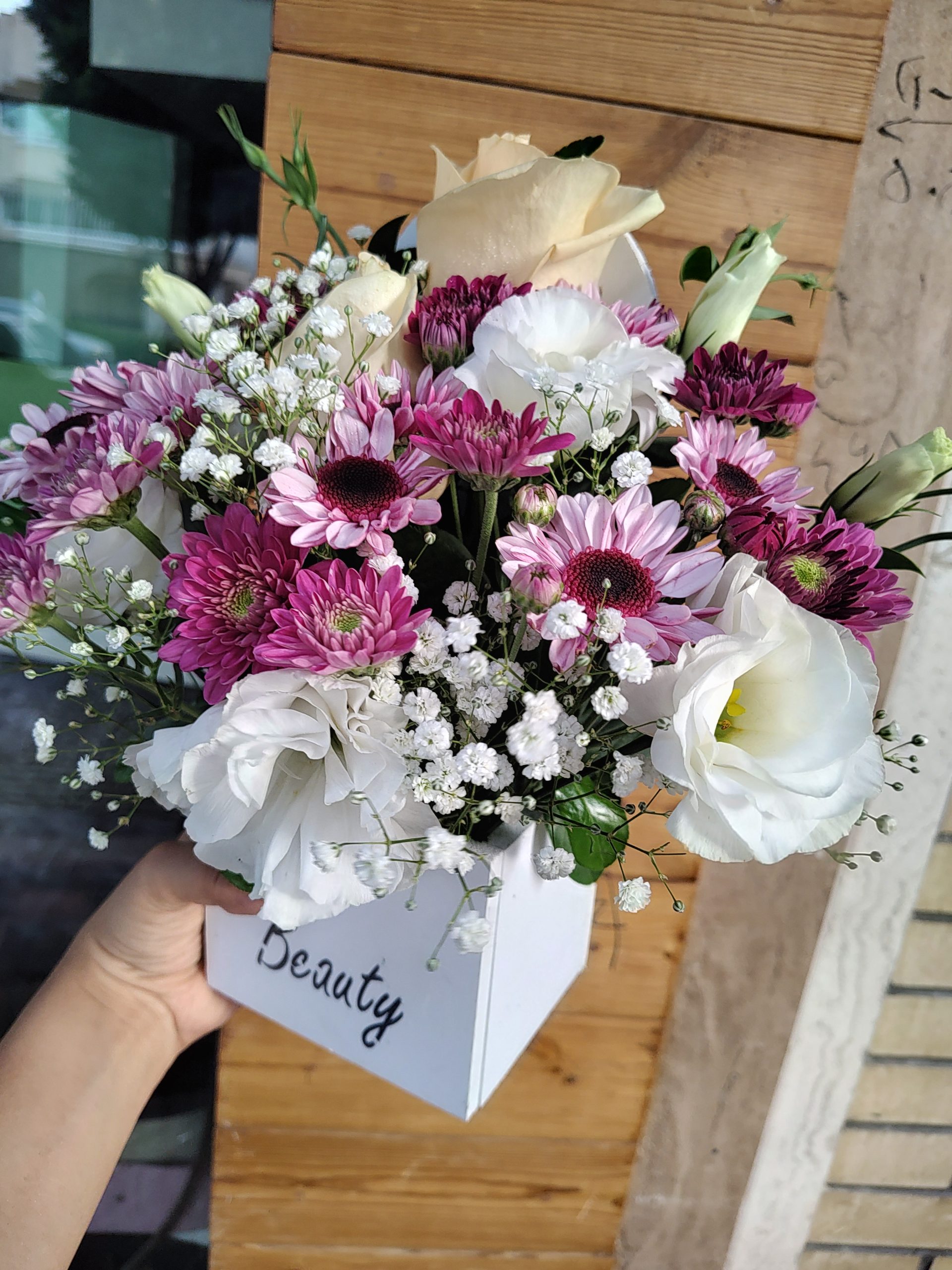 باکس گل شیک تم سفید- اصفهان