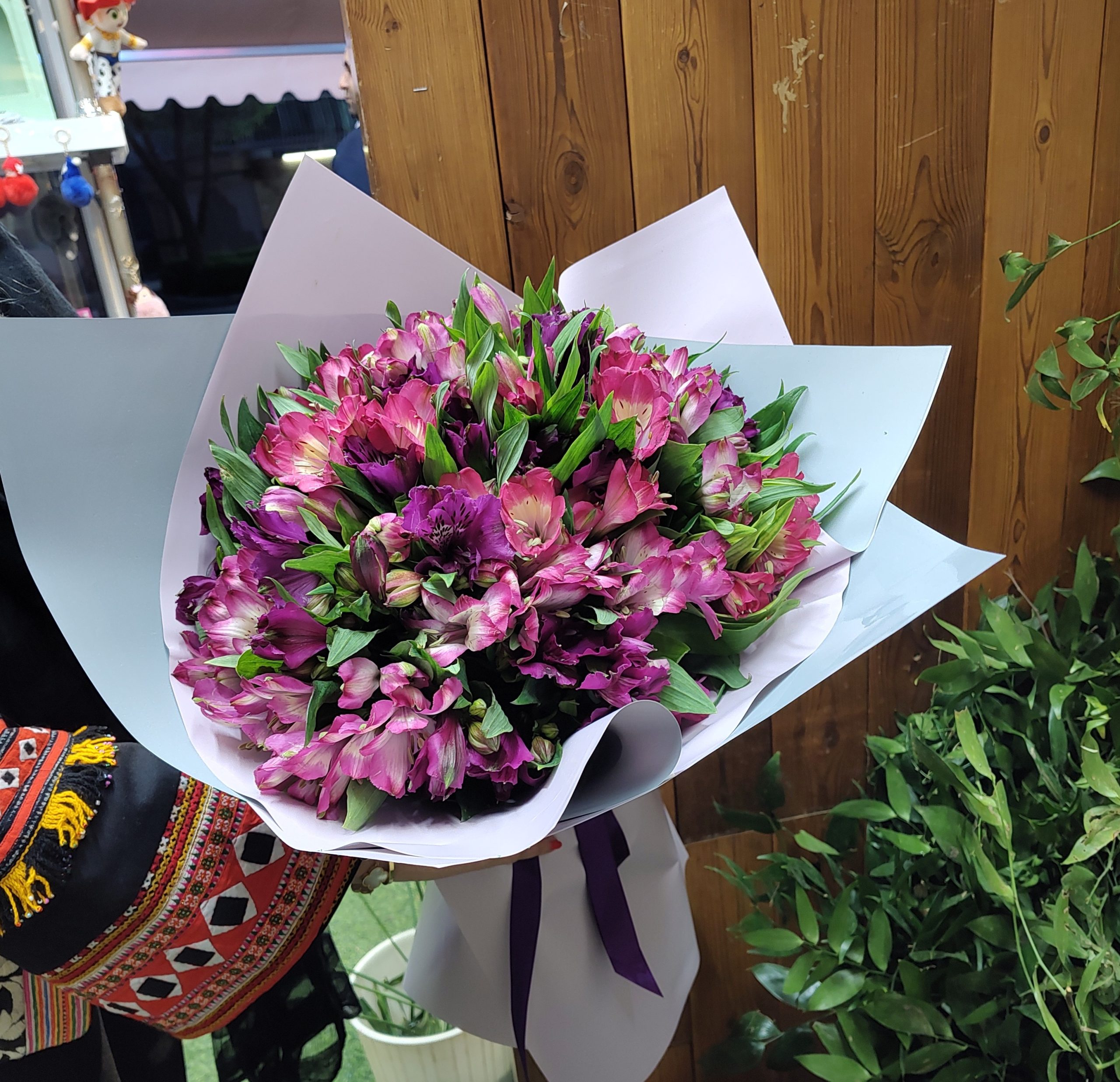 دسته گل بزرگ آلستر - اصفهان