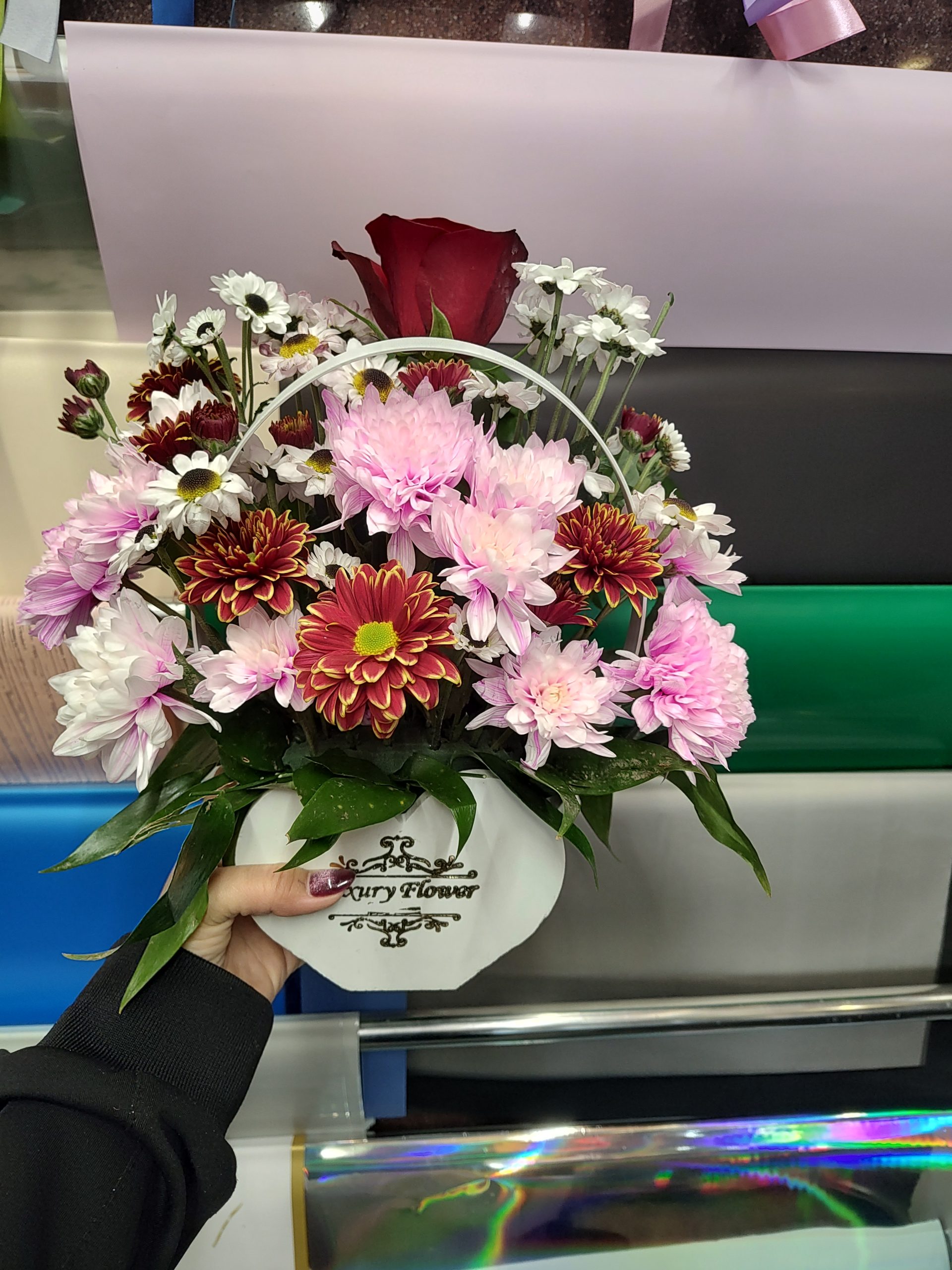باکس چوبی قلبی با گل طبیعی - اصفهان