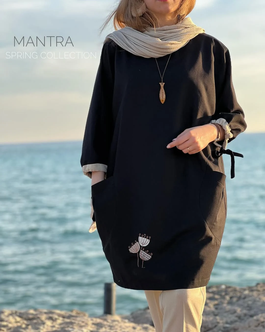 مانتو جلوبسته مشکی لینن مدل کمپ طرح قاصدک