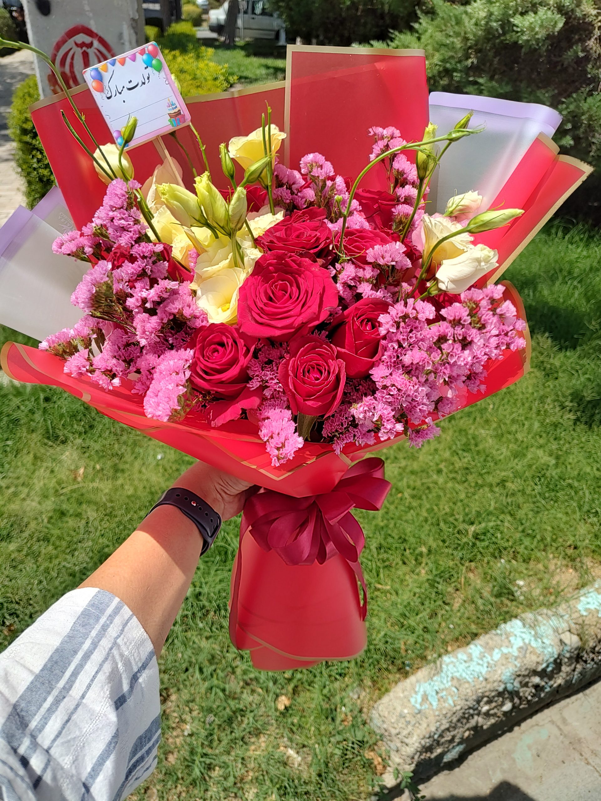 دسته گل تم تابستونی و گرم در اصفهان