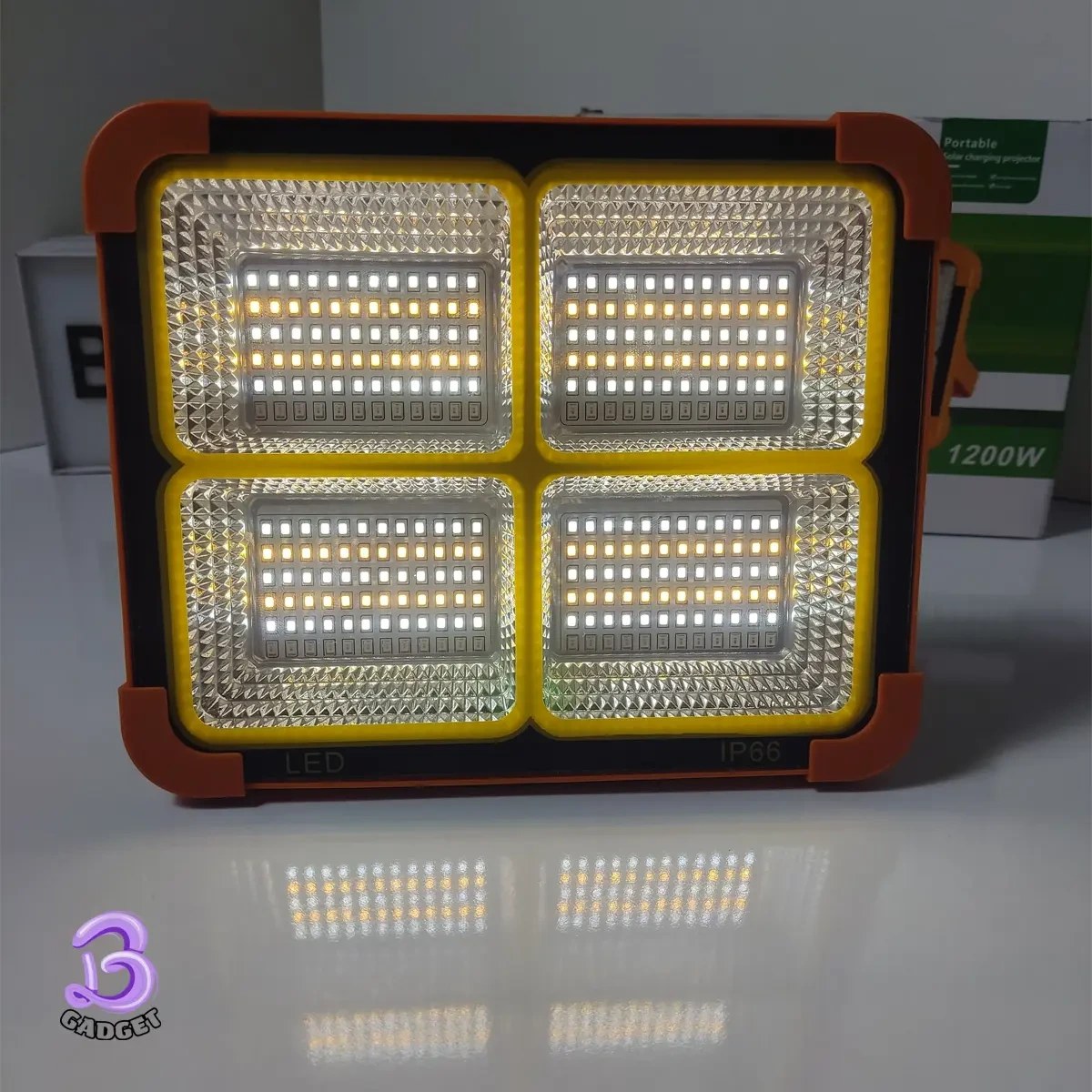 چراغ پروژکتور سولار شارژی و خورشیدی 1200 وات SOLAR LED مهتابی و آفتابی دارای قابلیت چراغ پلیسی وارداتی