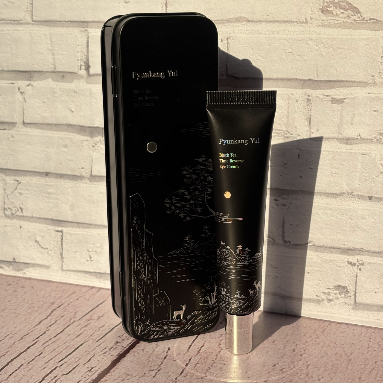 کرم دور چشم جوانساز و روشن کننده چای سیاه پیونکانگ یول Pyunkang Yul  Black Tea Time Reverse Eye Cream