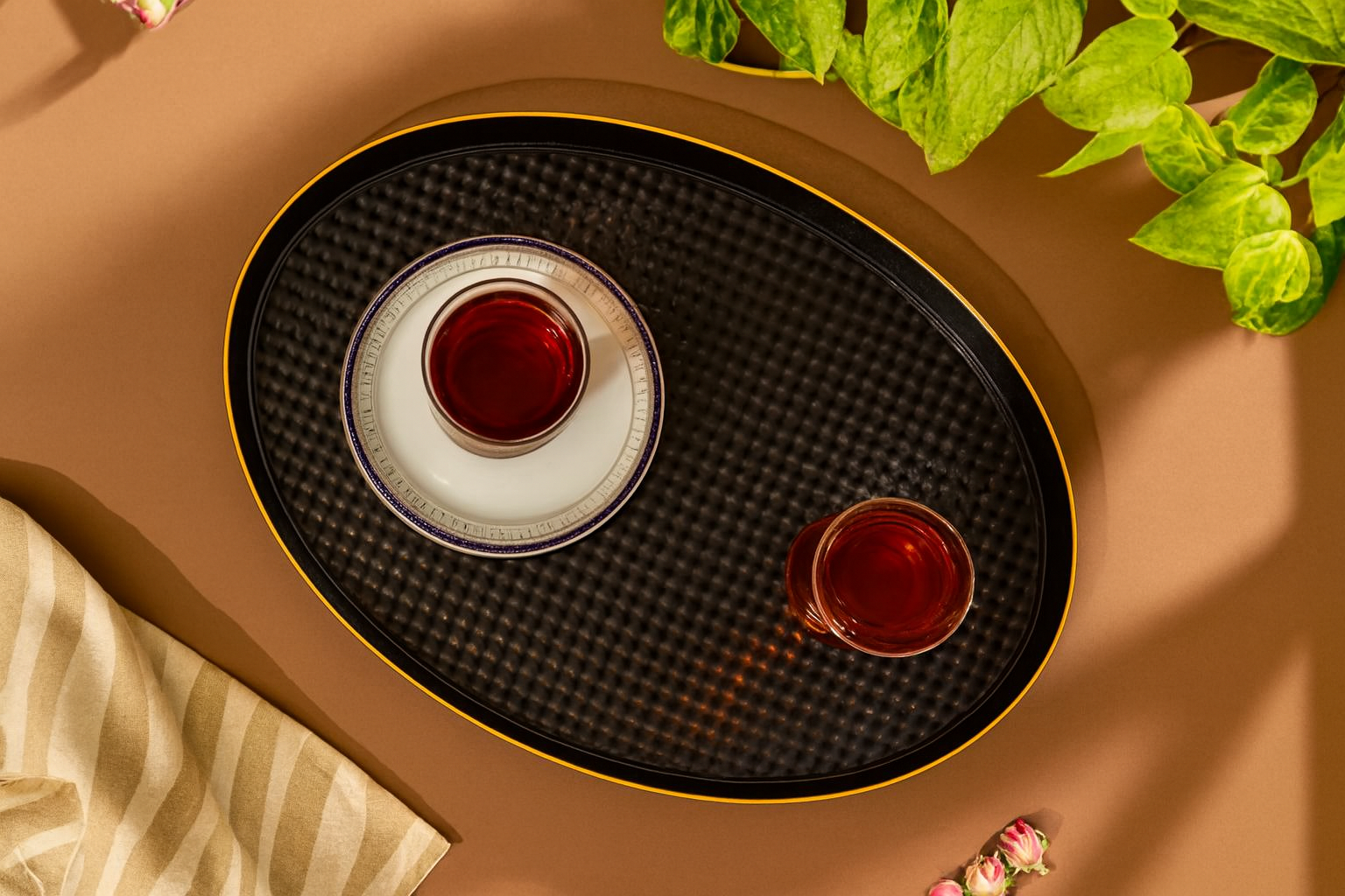 سینی اکرولیک بیضی مشکی لب طلا