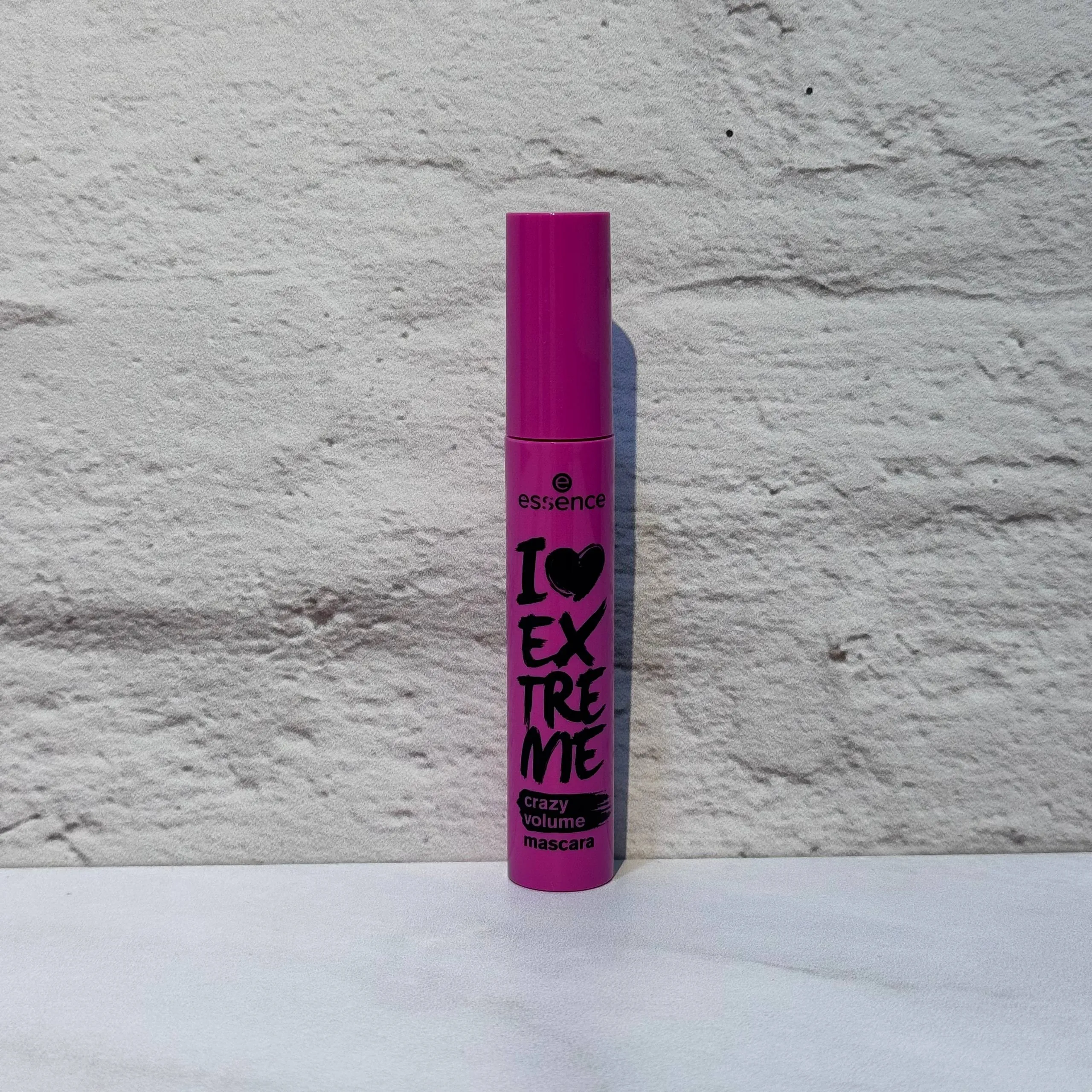 ریمل اسنس صورتی حجم دهنده 12 میل Essence I Love Extreme Crazy Volume