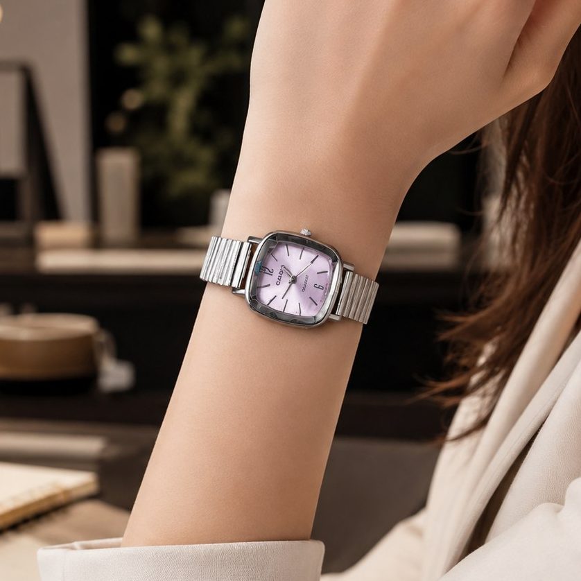 ساعت کلاسیک زنانه کاسیو | casio صفحه صورتی مربعی بند سیلور بند کشویی (e) کد GPZ-8581