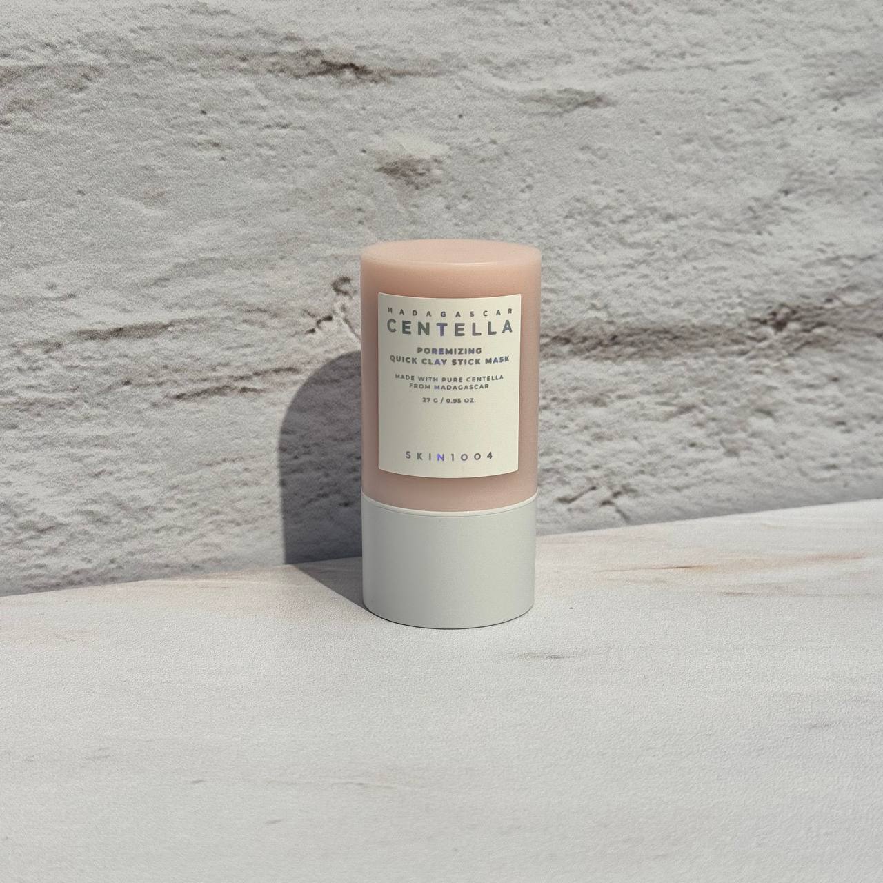 ماسک استیکی کنترل منافذ خاک رس سنتلا ماداگاسکار اسکین 1004 Skin 1004 Madagascar Centella Poremizing Quick Clay Stick Mask