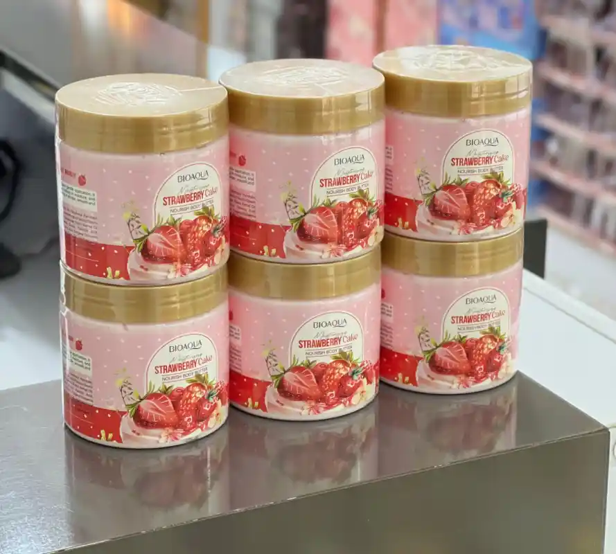 کره بدن کیک توت فرنگی بیوآکوا BIOAQUA