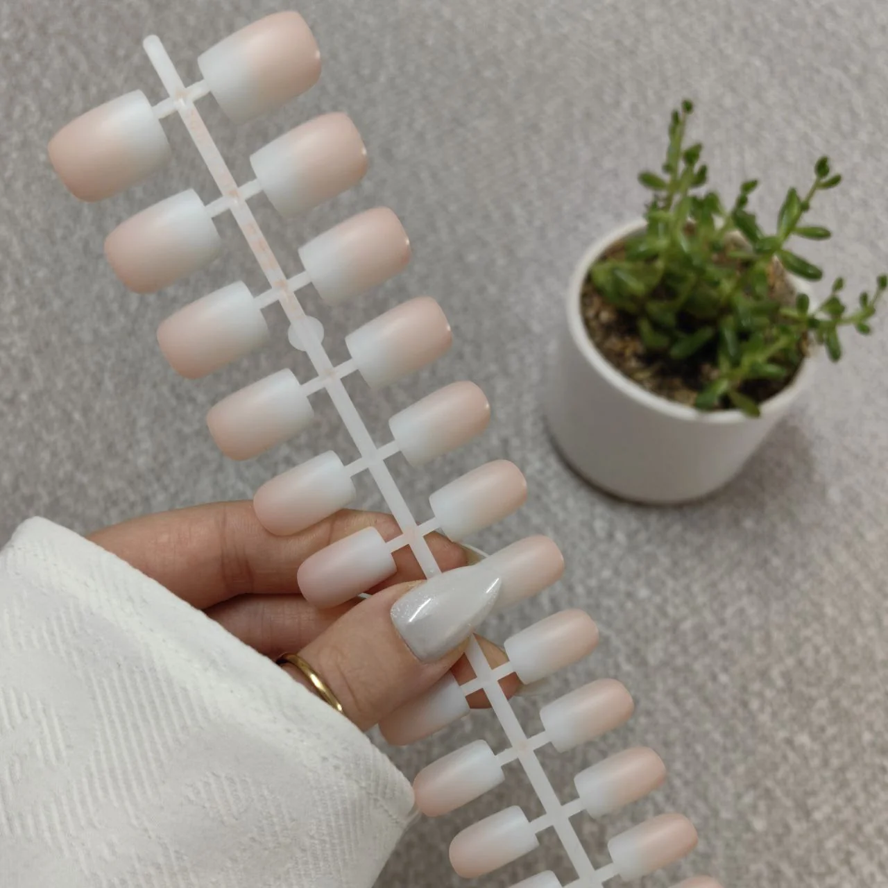 ناخن مصنوعی ۳۰ تایی طرح بیبی بومر (آمبره نود و سفید) مربعی کوتاه راسا - RSN0512