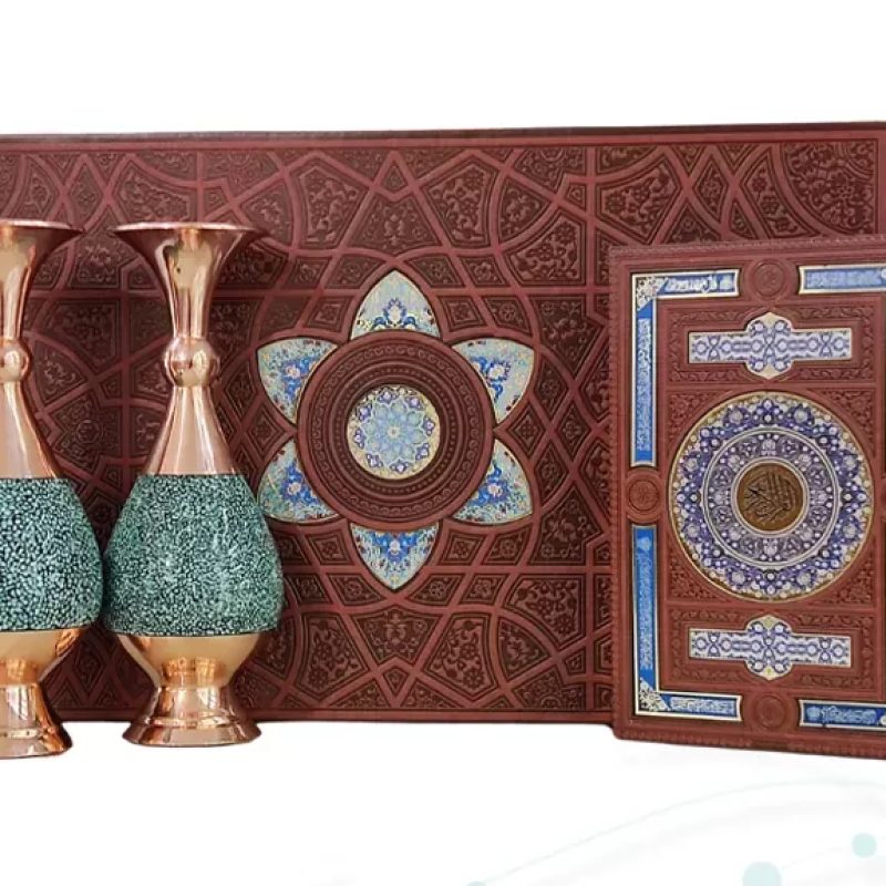 قرآن وزیری معطر بدون ترجمه چرم پلاکدار با 2 گلدان بزرگ فیروزه