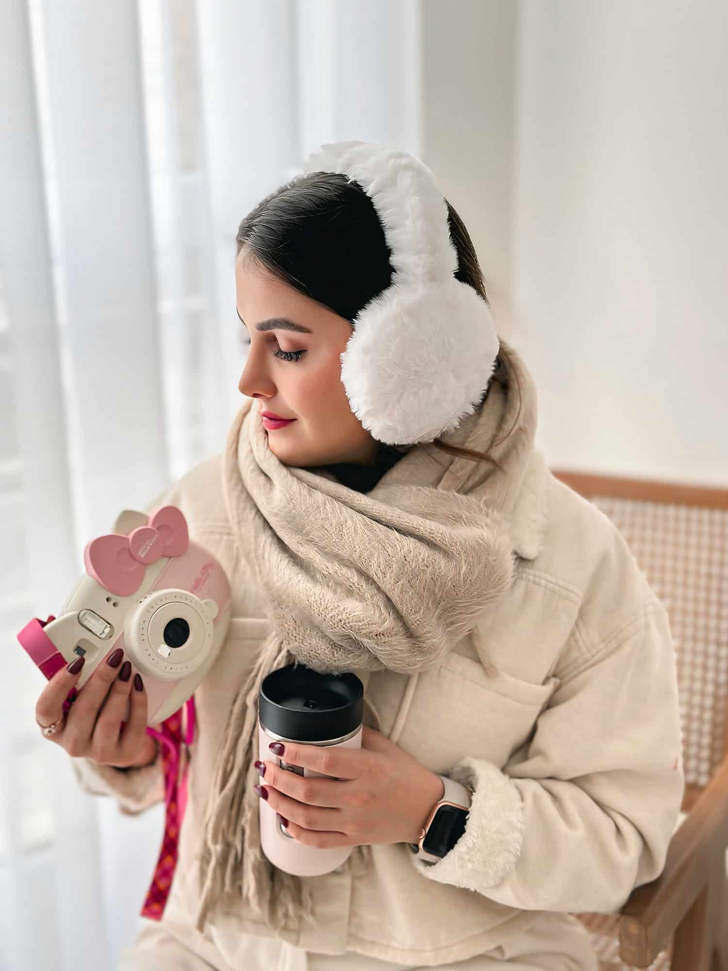 گوشبند زمستانی white | ترکیبی از گرما و استایل شیک