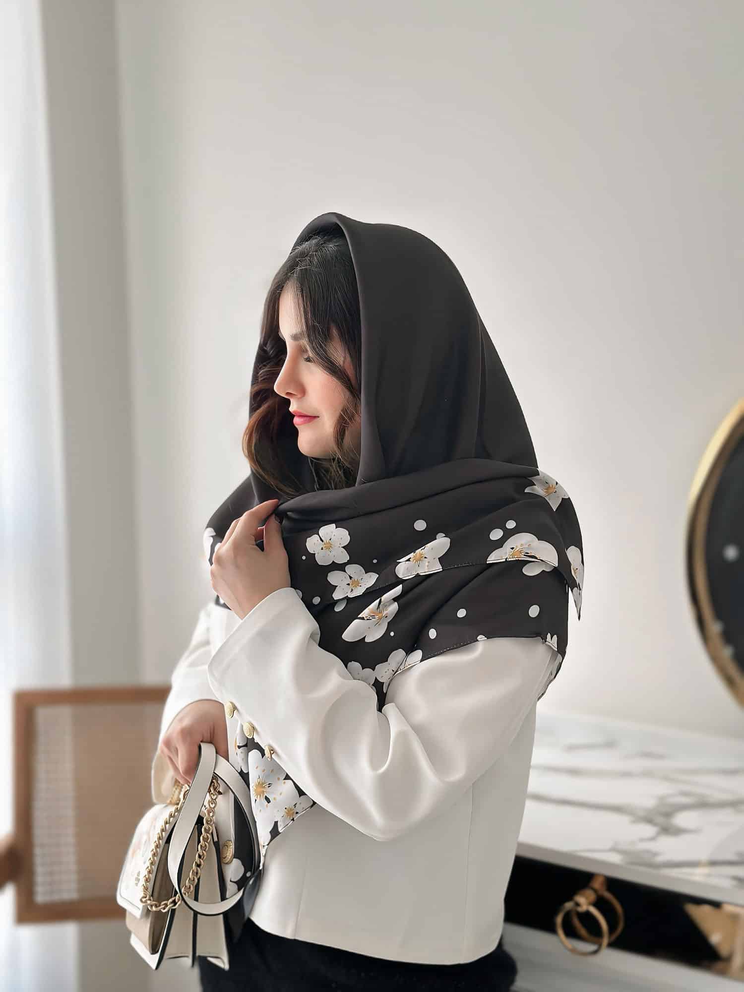 روسری نخی طرح شکوفه Dark bloom | خرید مدلهای جدید روسری