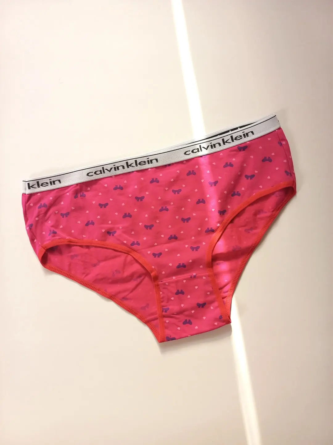شورت نخی زنانه راحتی طرح دار Calvin Klein مدل خال خالی - سایز 4XL
