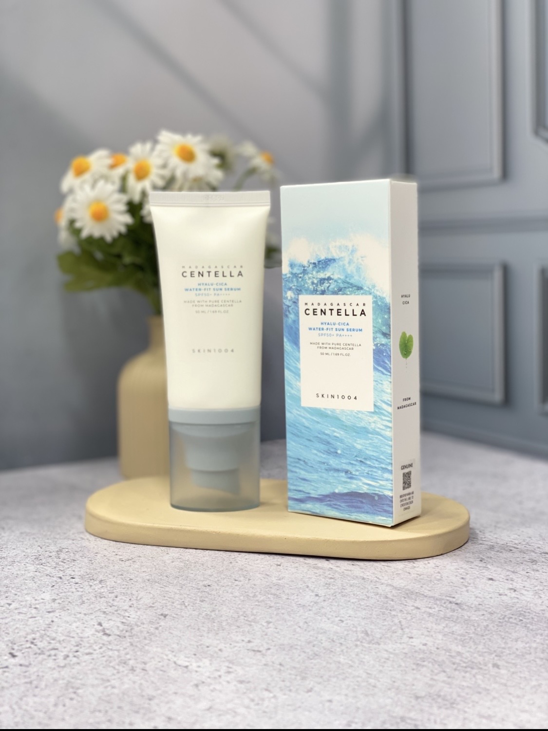 ضد آفتاب آبرسان سنتلا بدونه رنگ اسکین 1004 SPF50+ PA++++