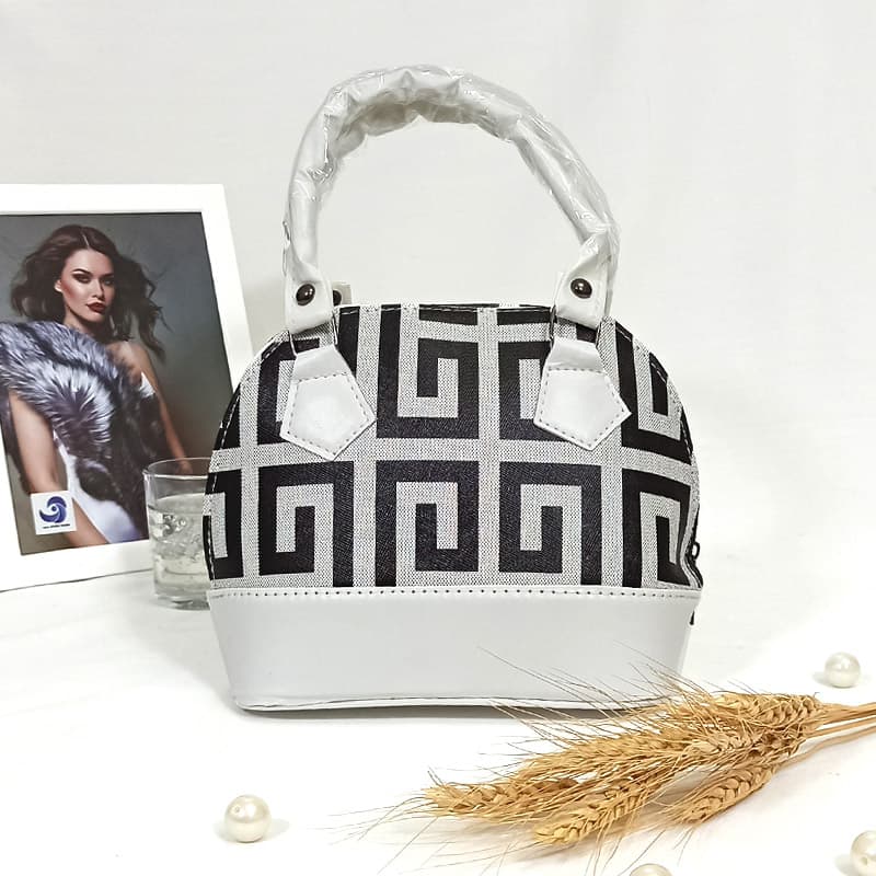 کیف صندقی دخترانه طرح ورساچی
