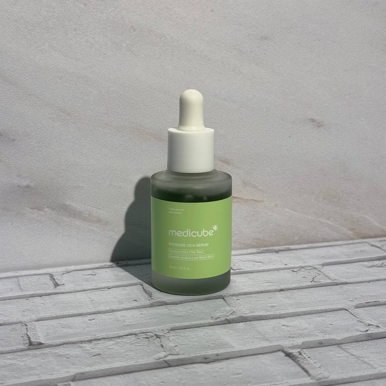 آمپول تسکین دهنده سیکا اگزوزوم مدی کیوب 30 میل Medicube Exosome Cica Ampoule