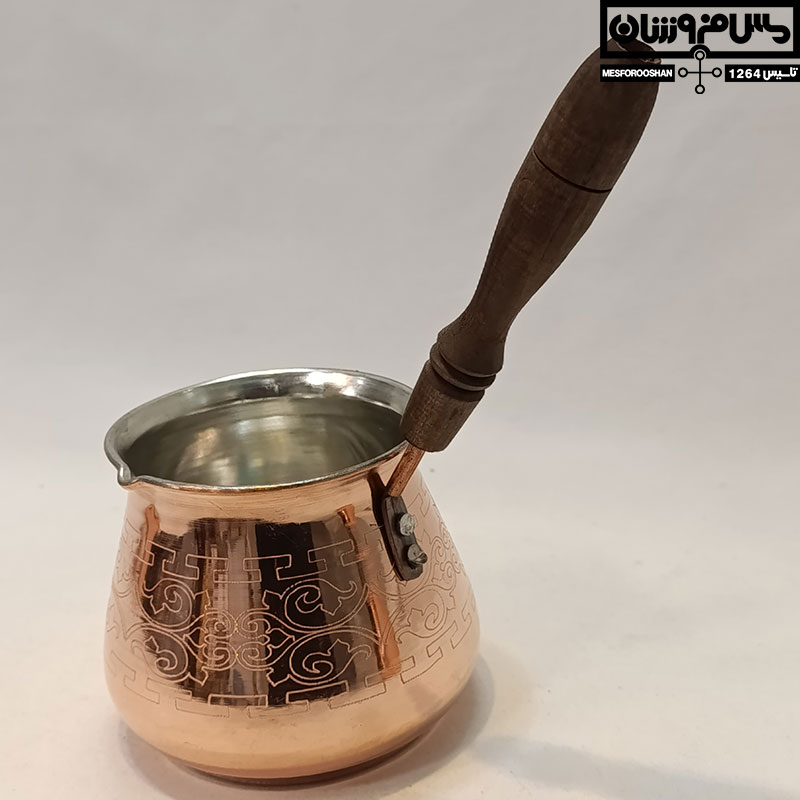 قهوه جوش مسی طرحدار شکمی دسته چوبی نانو | سایز 3 _ 670cc | مدل لاته