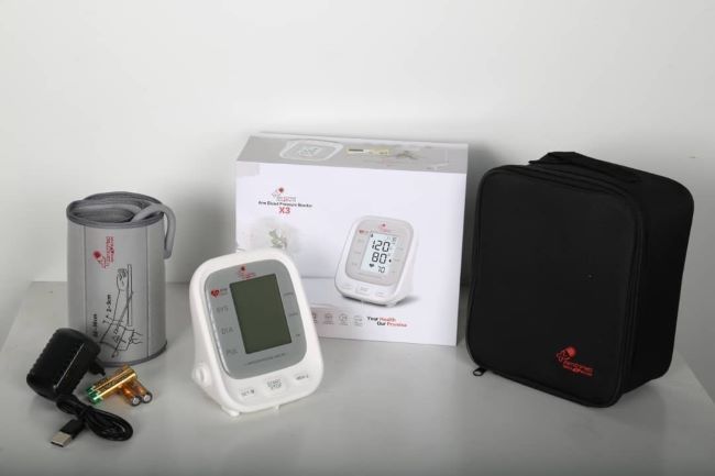 فشارسنج دیجیتال سخنگو با کاف فنری و بک لایت زنیت مد (Zenithmed) مدل X3