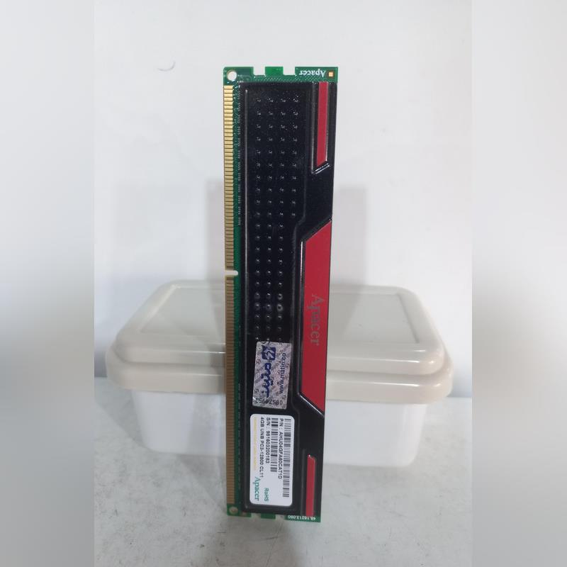 یک عدد رم 4 گیگ Apacer باس 1600 DDR3