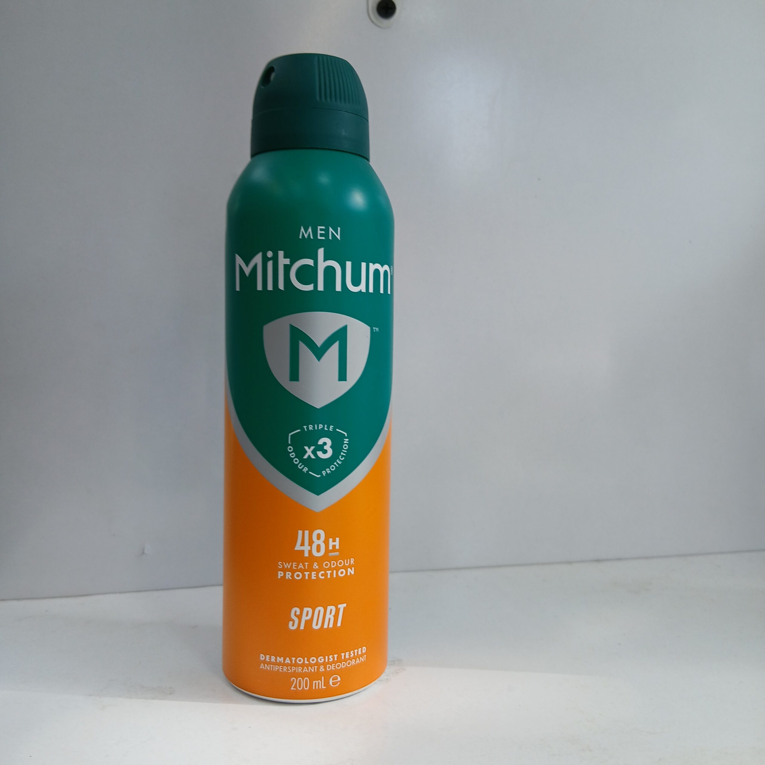 اسپری بدن میچوم آقایان Men Mitchum Triple Odour Defense Sport spray 200ml