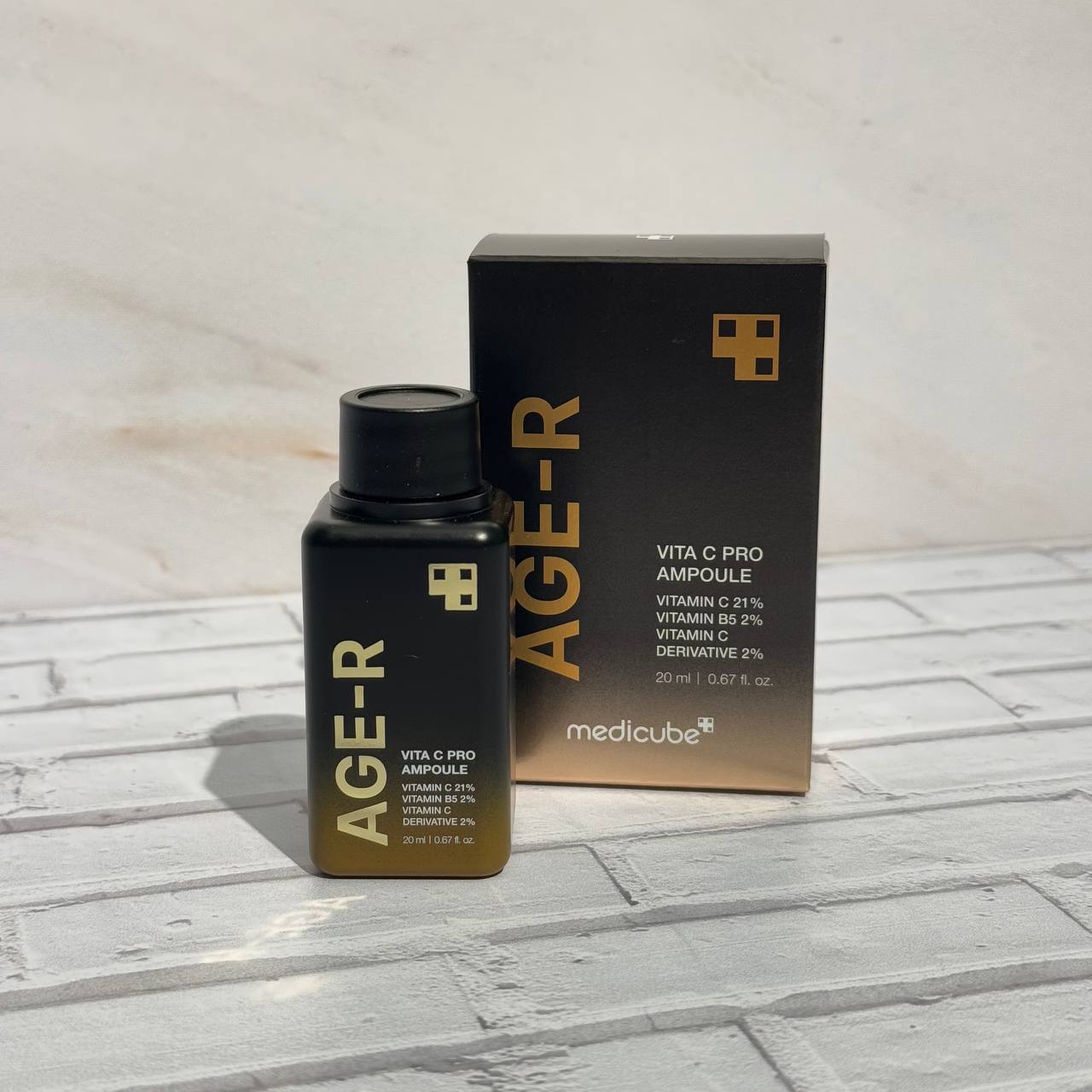 آمپول ضدچروک و روشن کننده و جوانساز ویتامین C مدی کیوب 20 میل Medicube Age-R Vita C Pro Ampoule