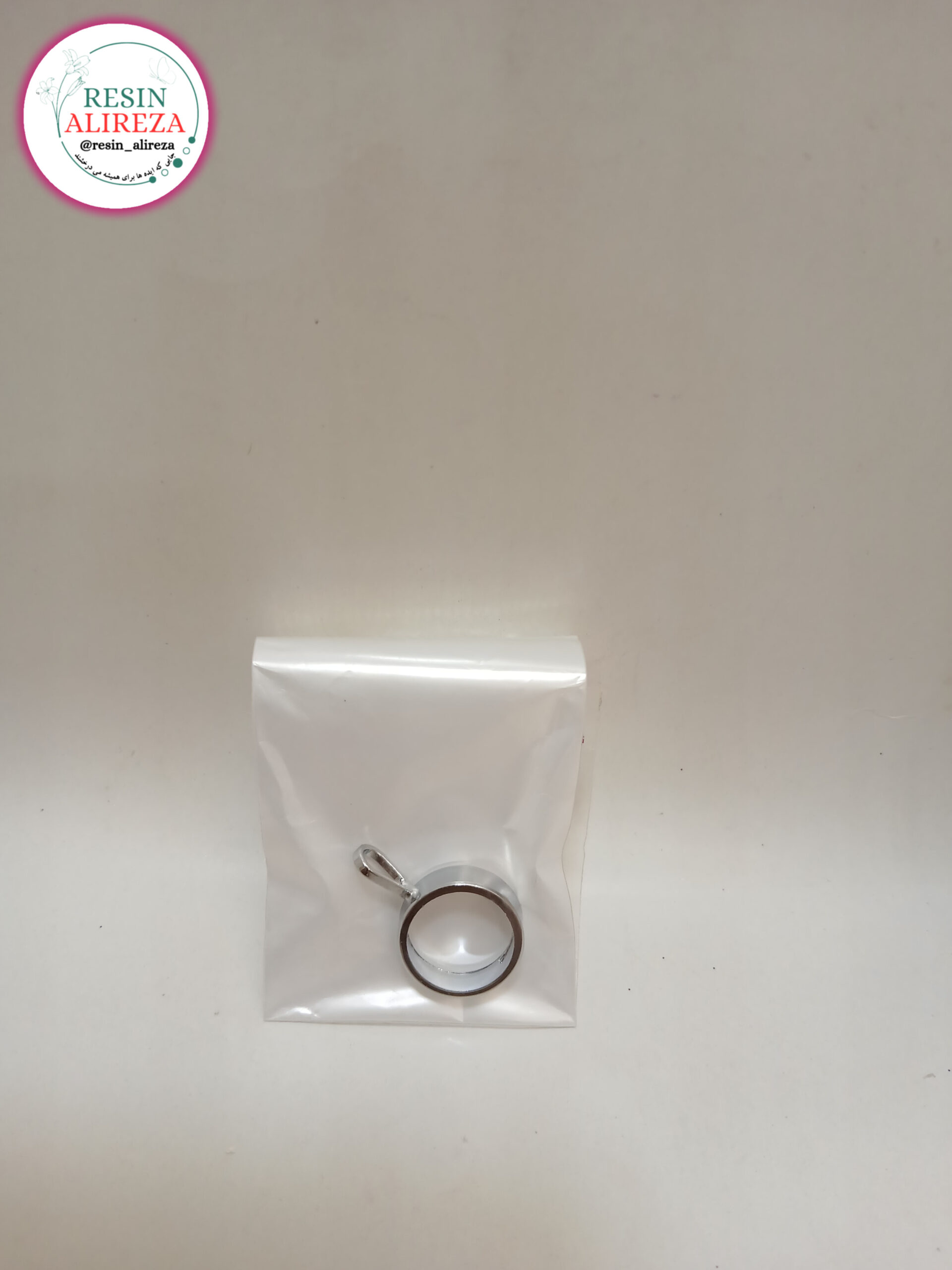 قاب گرد گردنبند نقره ای 1.5 سانت