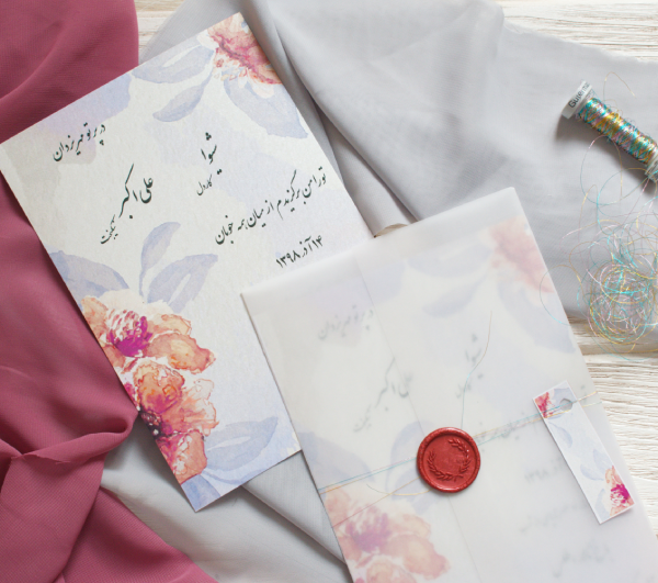 کارت عروسی گل پائونیا با مهر مومی قرمز