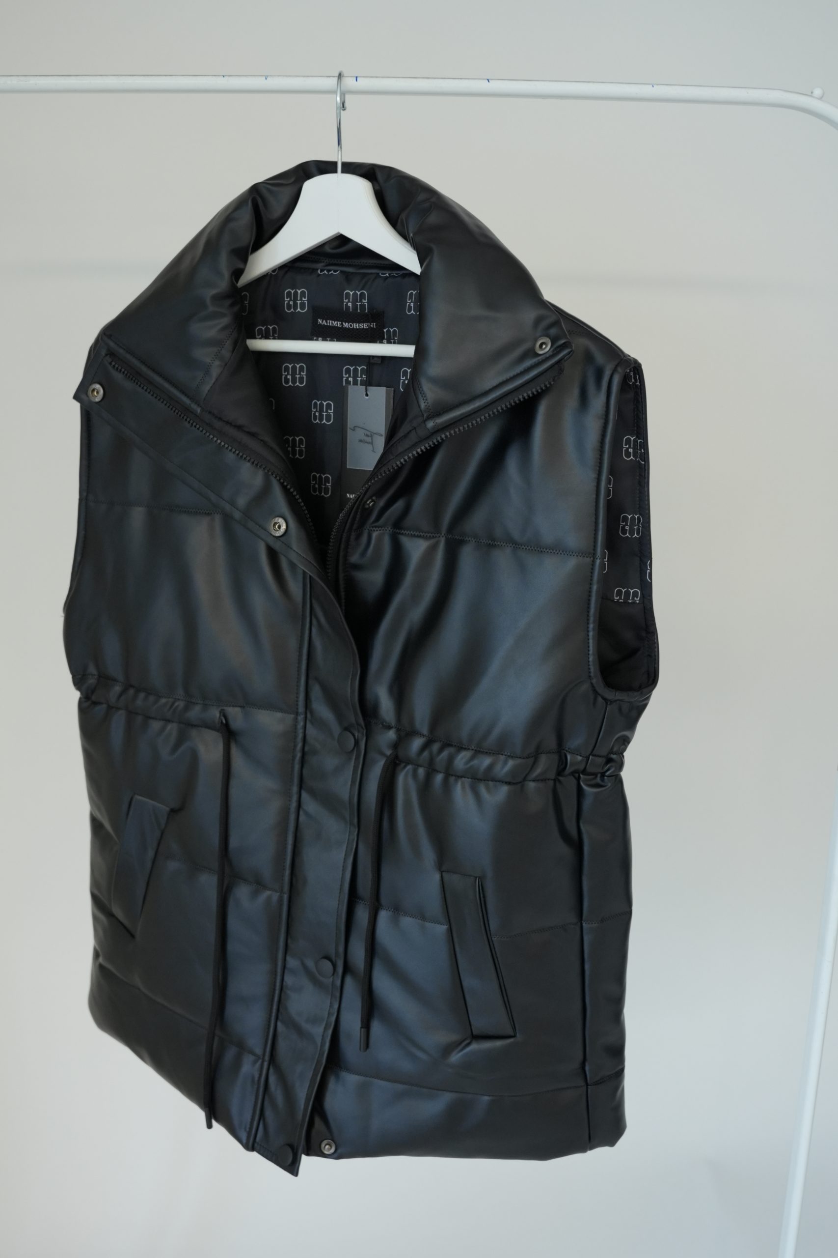kazhal-black