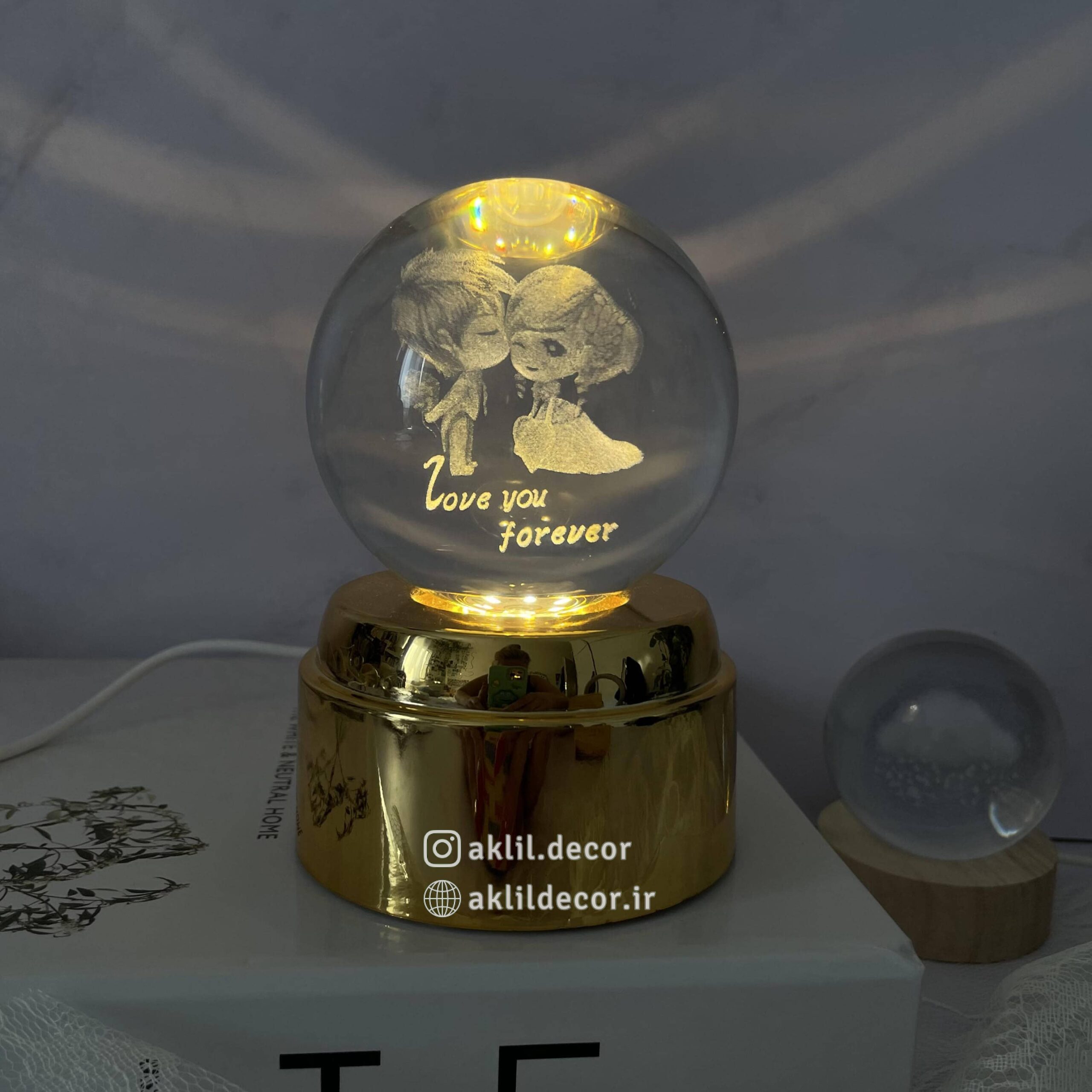 چراغ گوی کریستالی چرخان عاشقانه