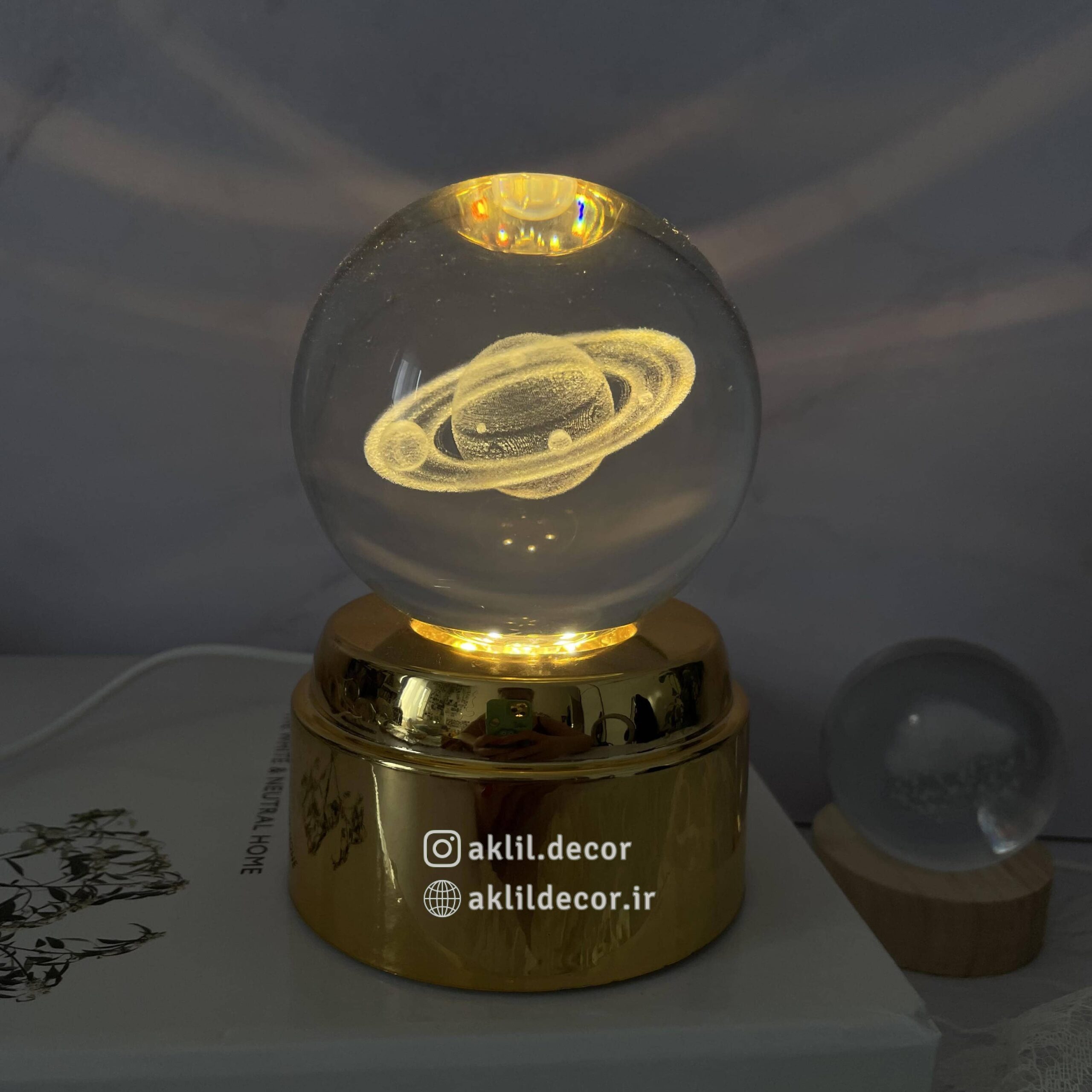 گوی کریستالی چرخان زحل