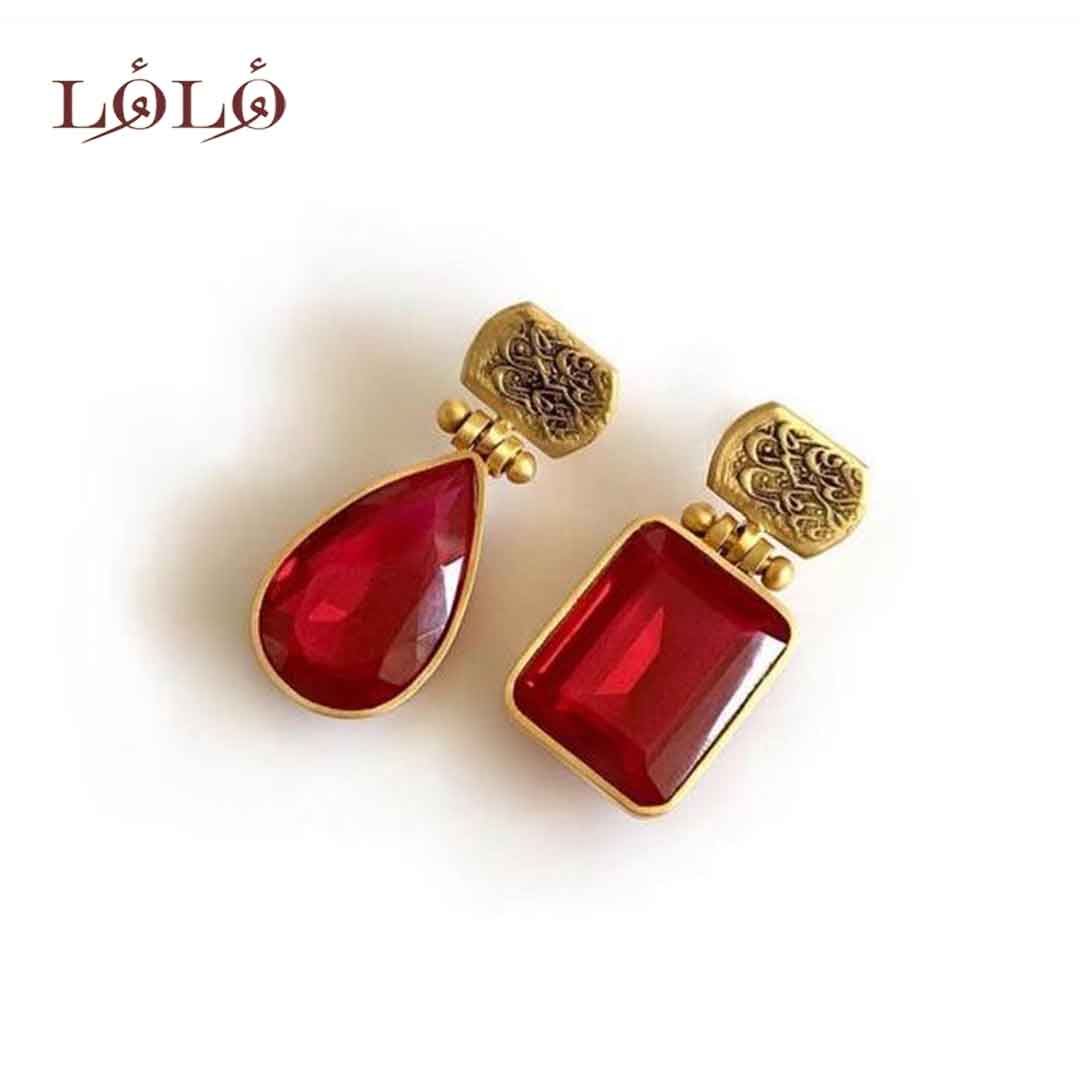 گوشواره یاقوت قرمز کنتراست