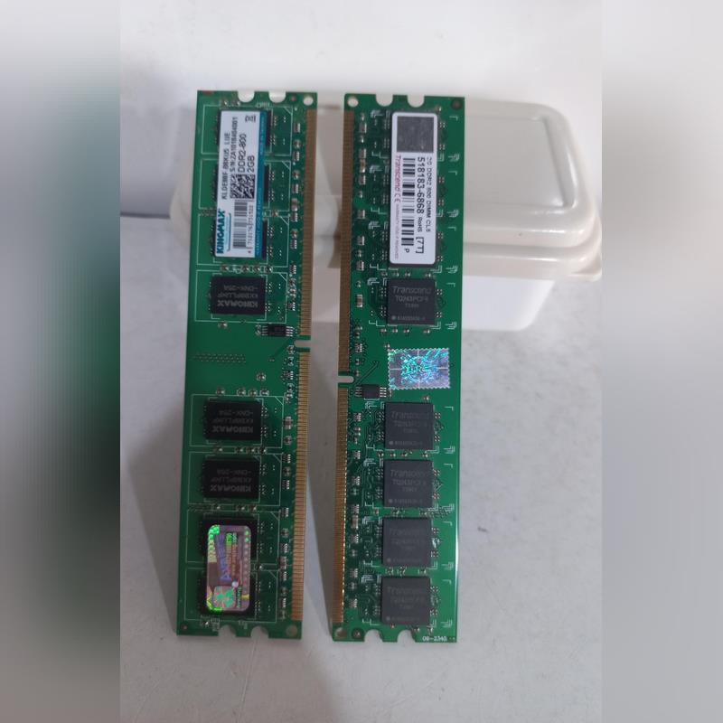 2 عدد رم 2 گیگ KingSton DDR2 و Transcend