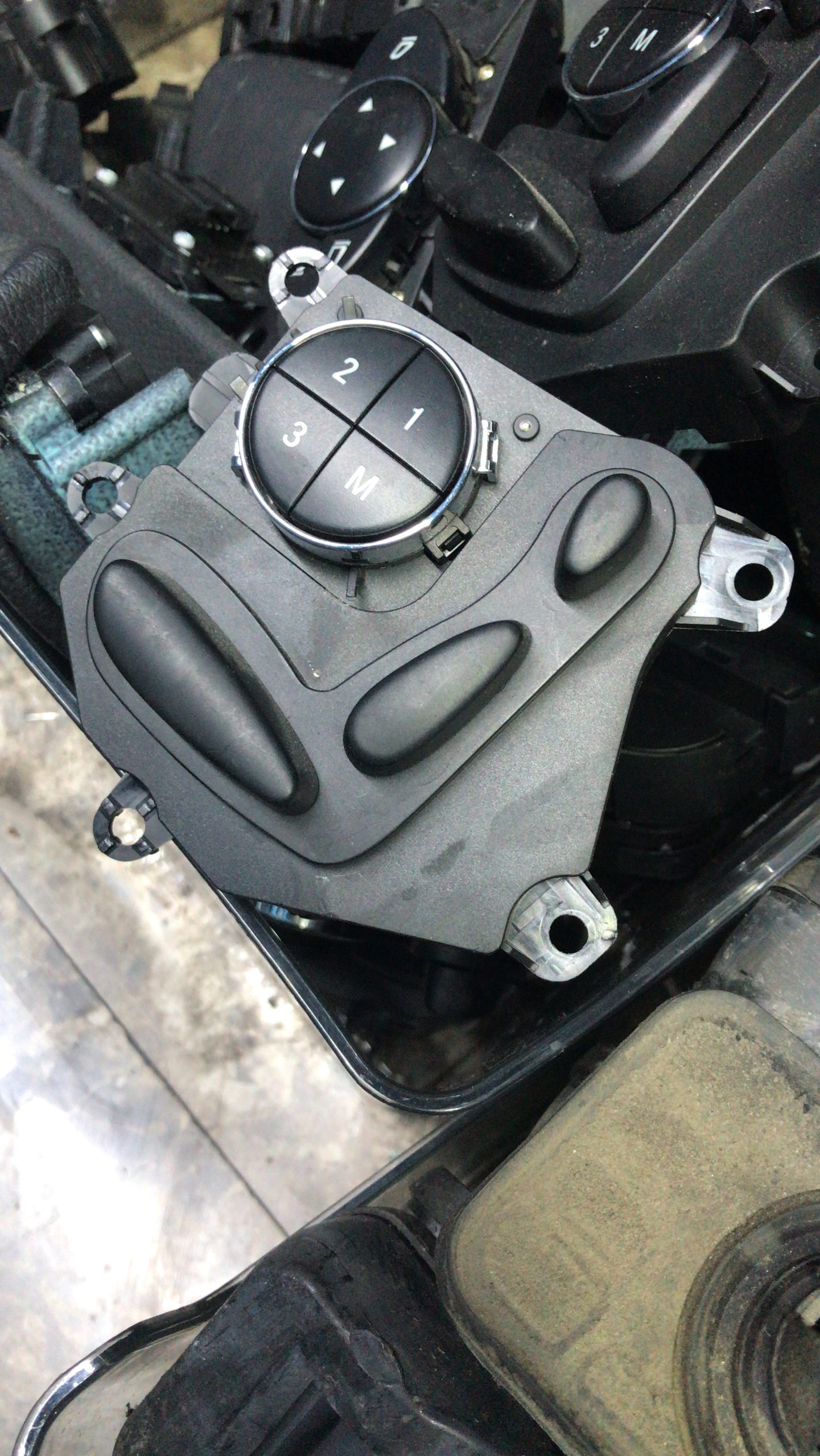 کلید تنظیم صندلی بنز E280 ، E200 ، E320 کلاس اتاق W211