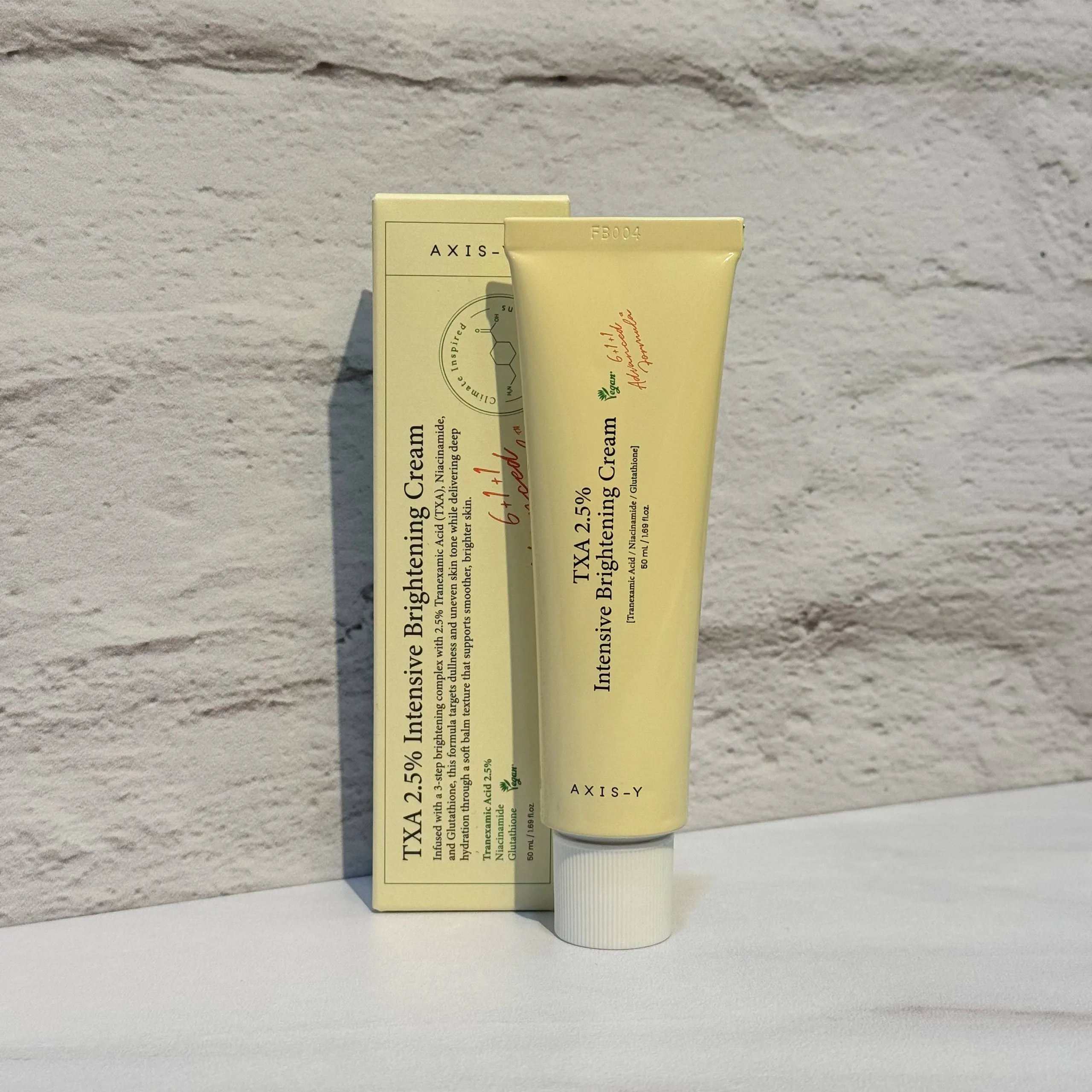 کرم ترانگزامیک اسید 2.5 % اکسیس وای ضد لک و روشن کننده  AXIS-Y TXA 2.5% Intensive Brightening Cream