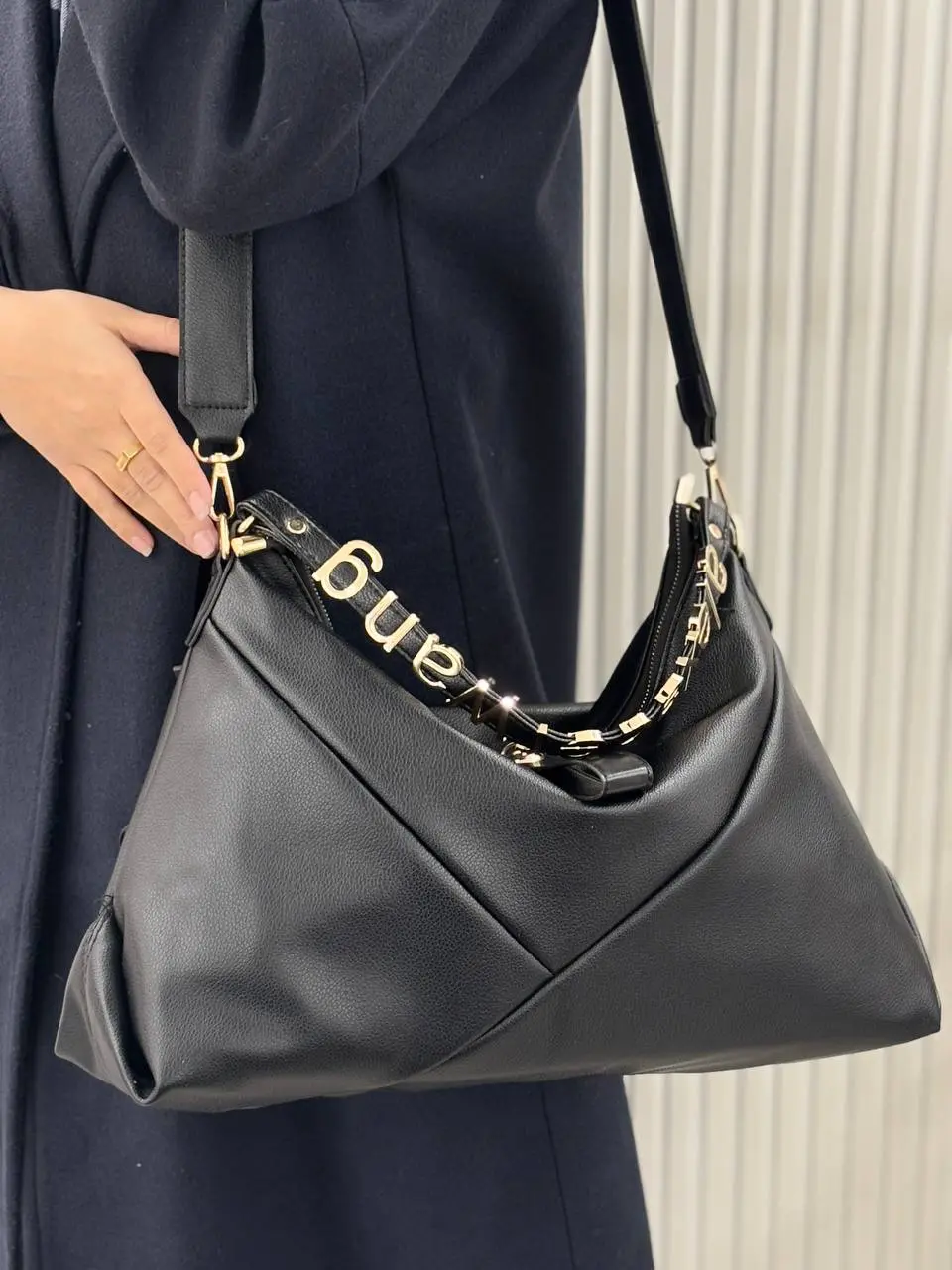 کیف دوشی بزرگ زنانه