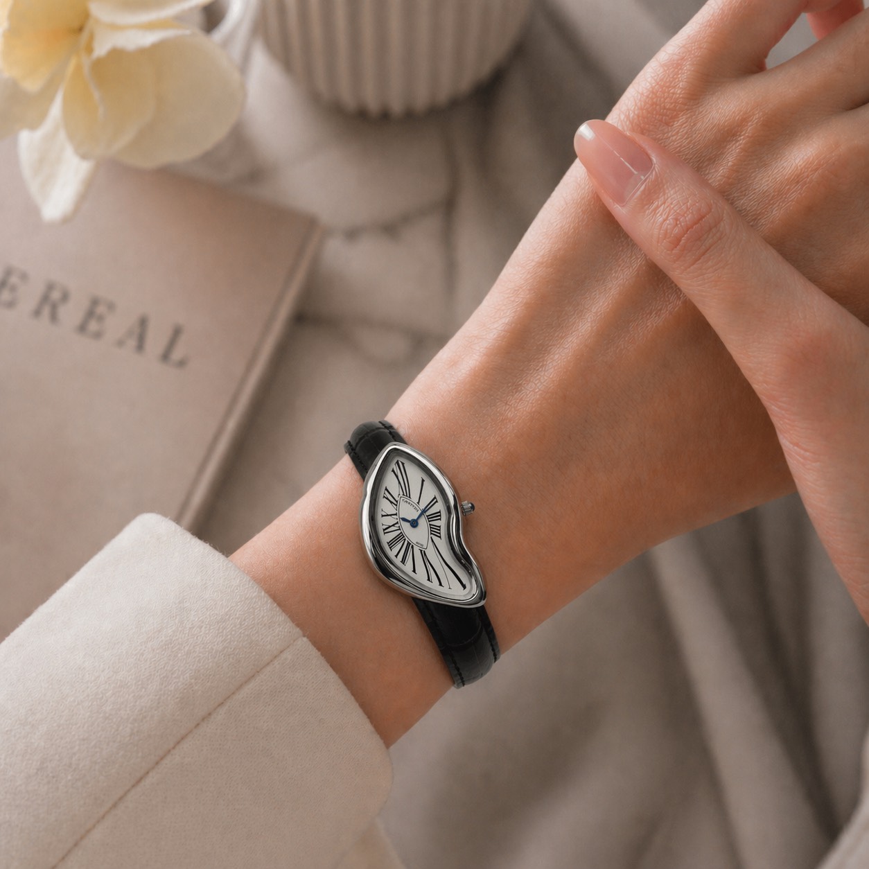 ساعت زنانه کارتیر منحنی بند مشکی صفحه سفید نقره‌ای (E) کد (p)W073