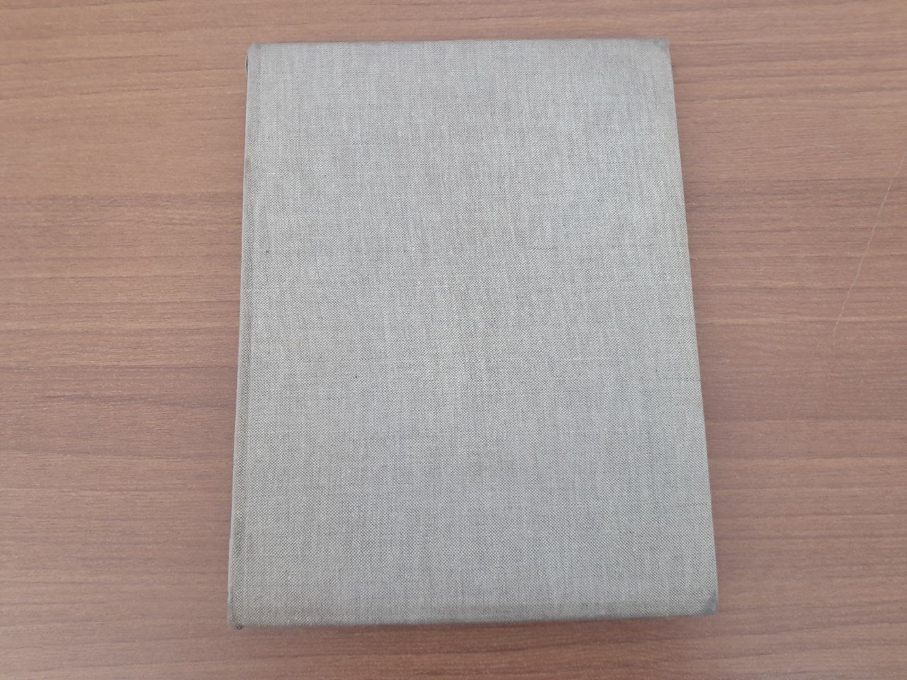 کتاب the World Of Shoe Jumping Neil Ffrench Blake (دست دوم)
