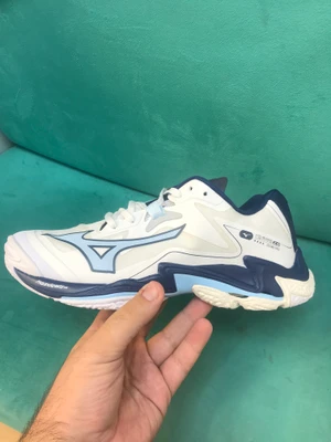 کتونی والیبال و بسکتبال و هندبال میزانو ویو لایتینگ سایز 41 تا 45 سفید آبی  MIZUNO WAVE LIGHTNING