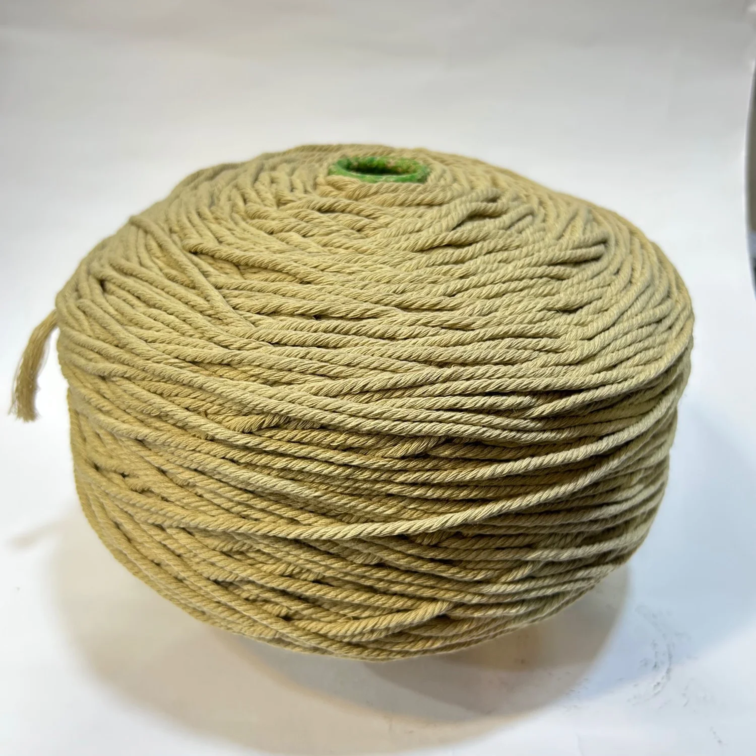 نخ مكرومه تابيده کرم ارده ایی