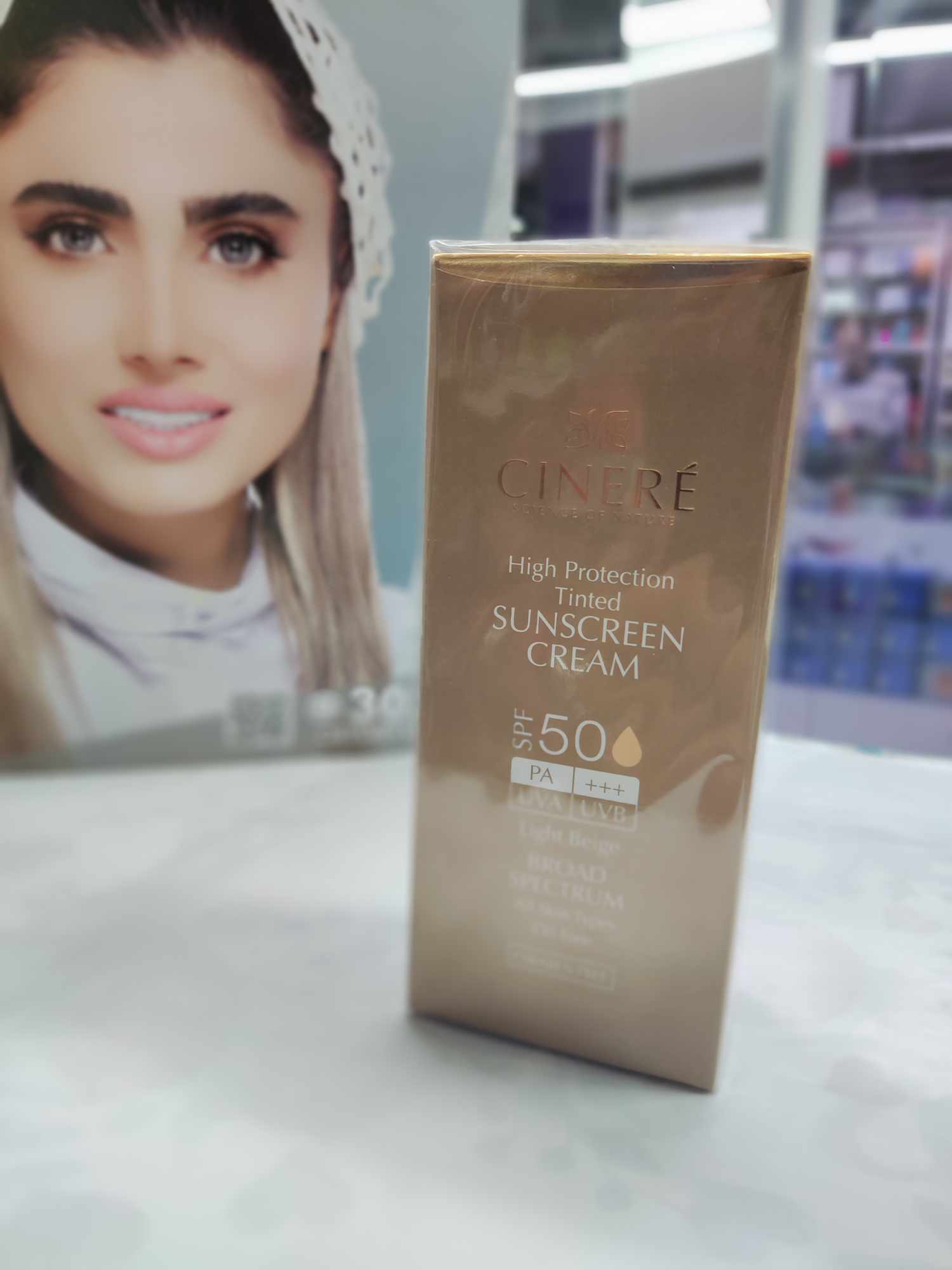 کرم ضد آفتاب سینره رنگی (بژ روشن) SPF 50