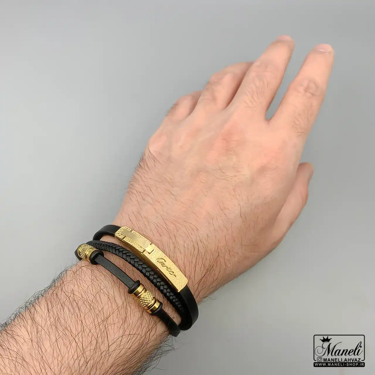 دستبند چرم پلاک دار سه ردیفه با نماد cartier طلایی 14040843