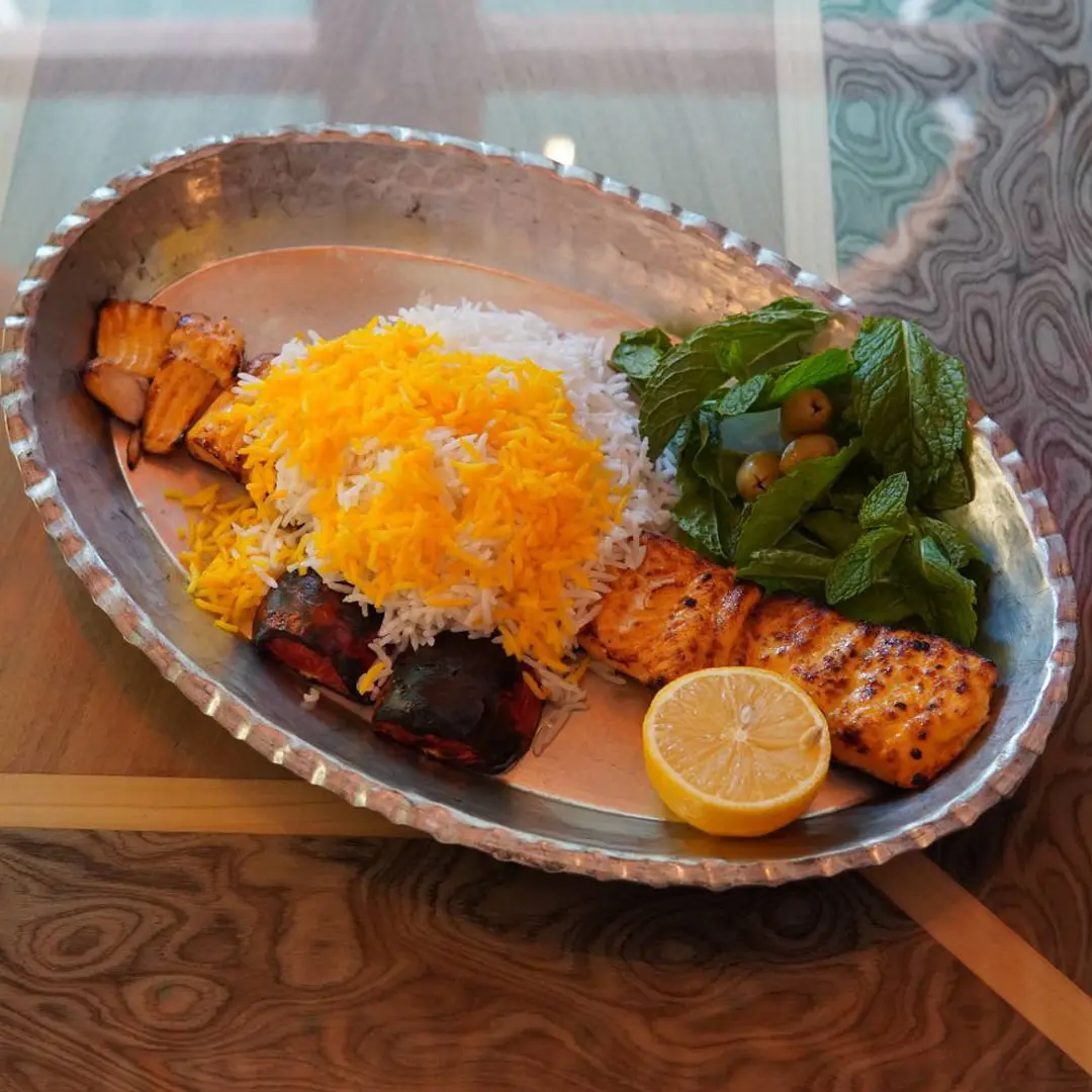 چلو ماهی کبابی سالمون