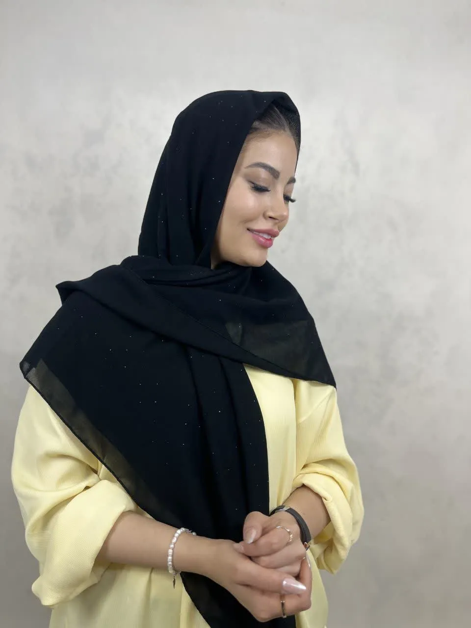 روسری کرپ نگین دار مشکی
