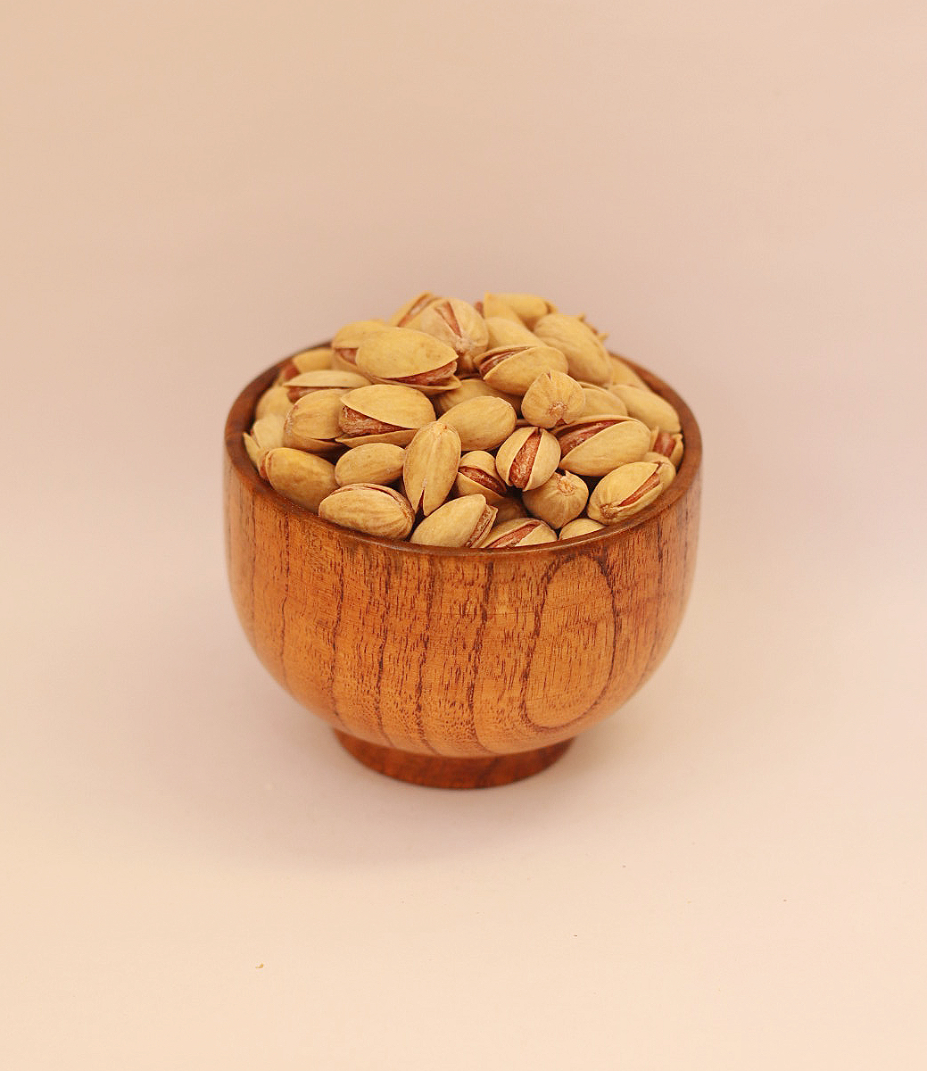 پسته بادامی نمکی